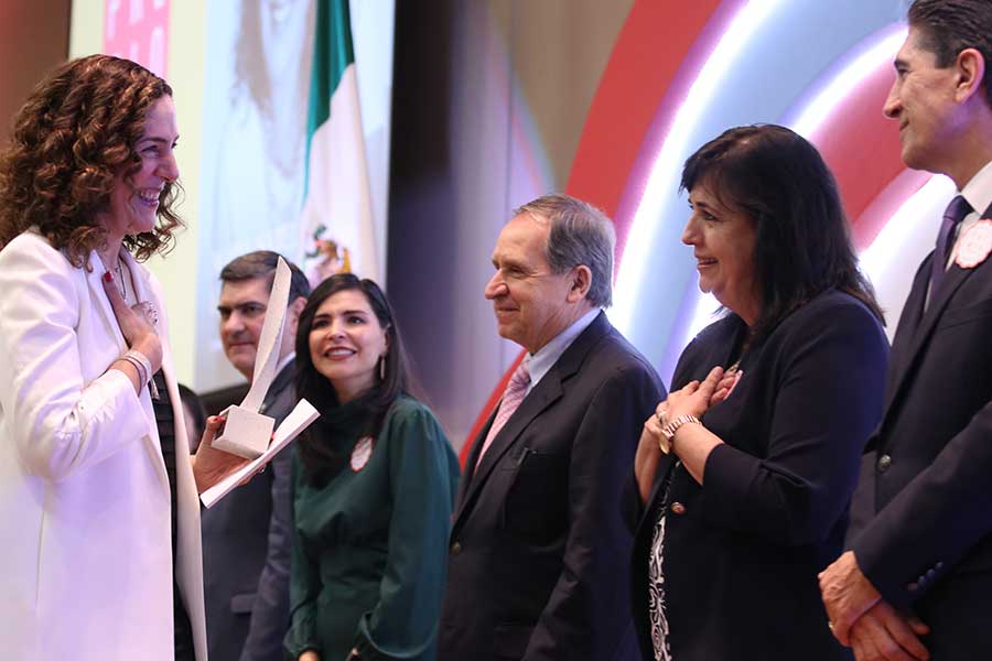 María Lazo fue reconocida por su Trayectoria durante la ceremonia del Premio Mujer Tec 2020