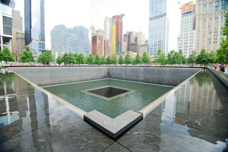 Donde estaban las torres gemelas se ha erigido un memorial para las víctimas de los ataques del 11 de septiembre.