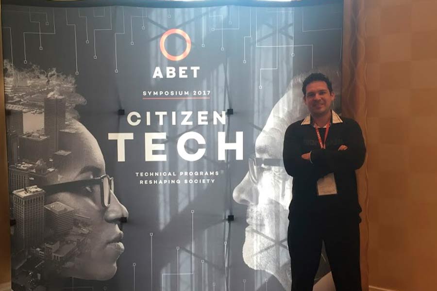 2017. Moisés en congreso ABET.
