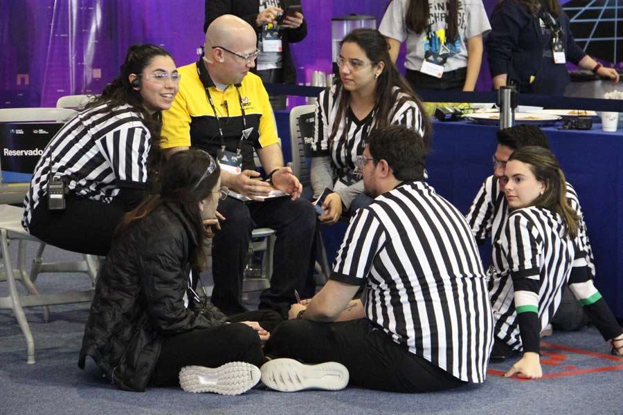 El equipo de referees en Monterrey estuvo conformado por 4 mujeres y 3 hombres.