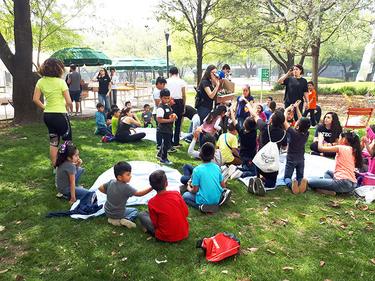Niños en campus Monterrey