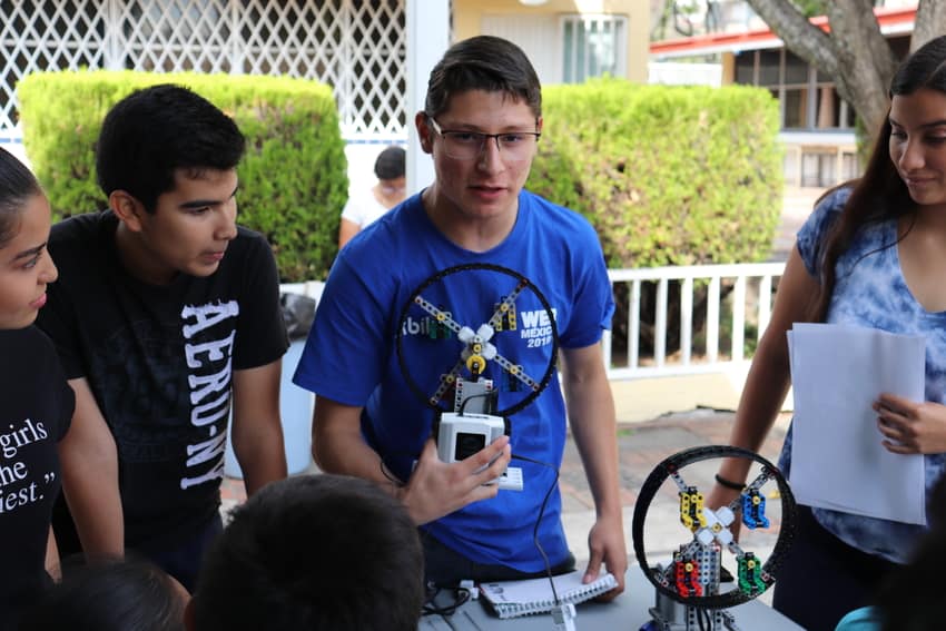 Su pasión por la robótica lleva a Canadá a Alan Domínguez, estudiante destacado de PrepaTec