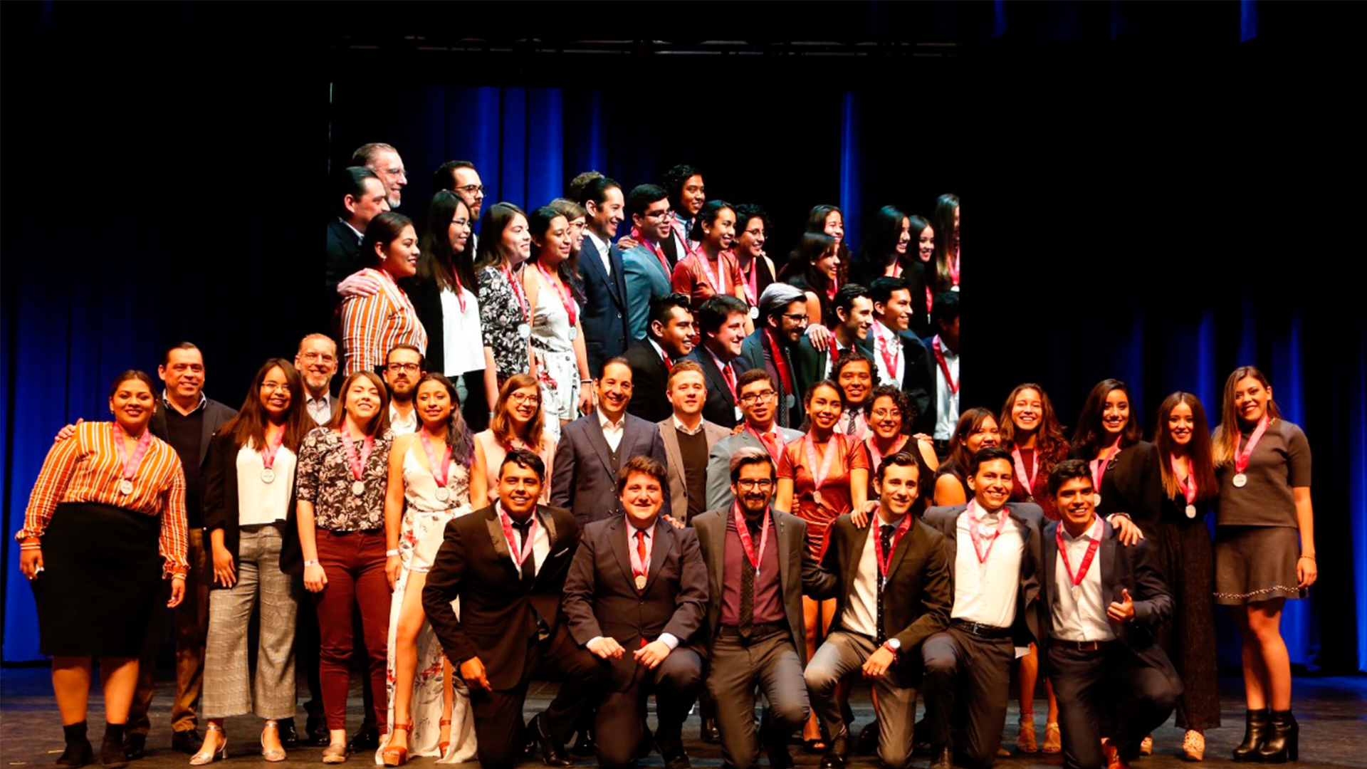 Tres estudiantes del Tec de Monterrey son reconocidas en el Programa de Voluntariado Hombro con Hombro 