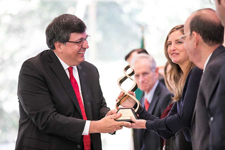 Doctor Carlos Artemio Coello, investigador líder en el área de ciencias computacionales a nivel mundial, ganador del Premio Luis Elizondo en 2019