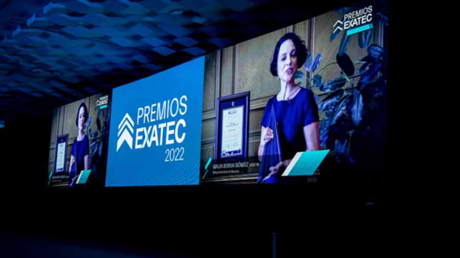 Galia Borja Gómez, Claudia Carolina Bárcenas y Bruno Gieseman Everbusch fueron los 3 EXATEC que recibieron el galardón 