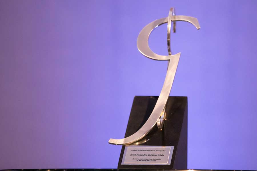 El Premio Rómulo Garza se entrega a investigadores Tec.