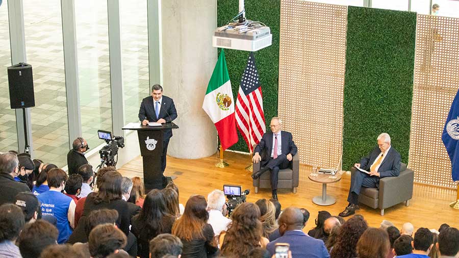 Durante la visita del presidente del MIT Rafael Reif se realizó un conversatorio donde participó Raúl Rodríguez