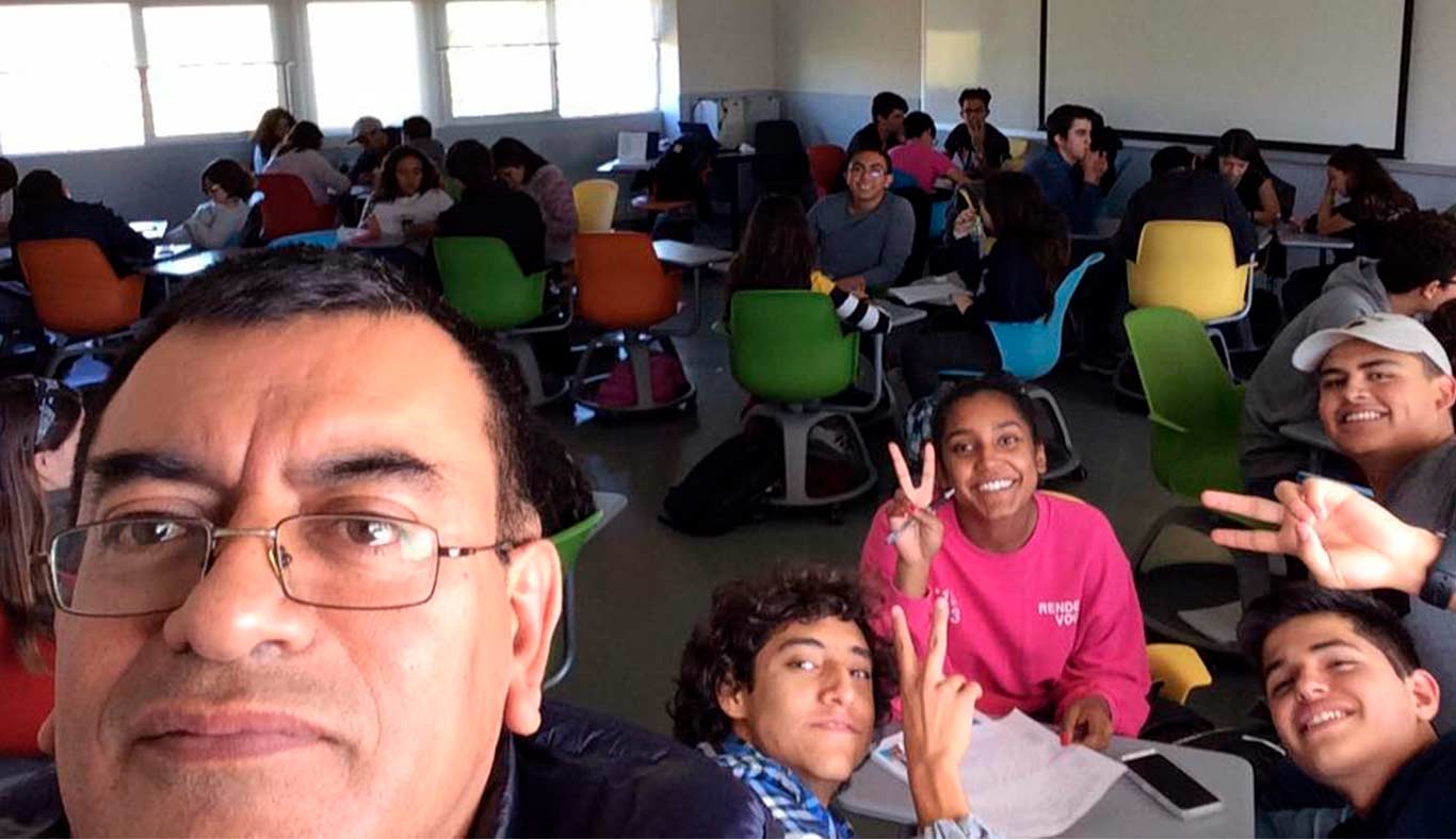 Estudiantes en clase del profesor Javier en 2019