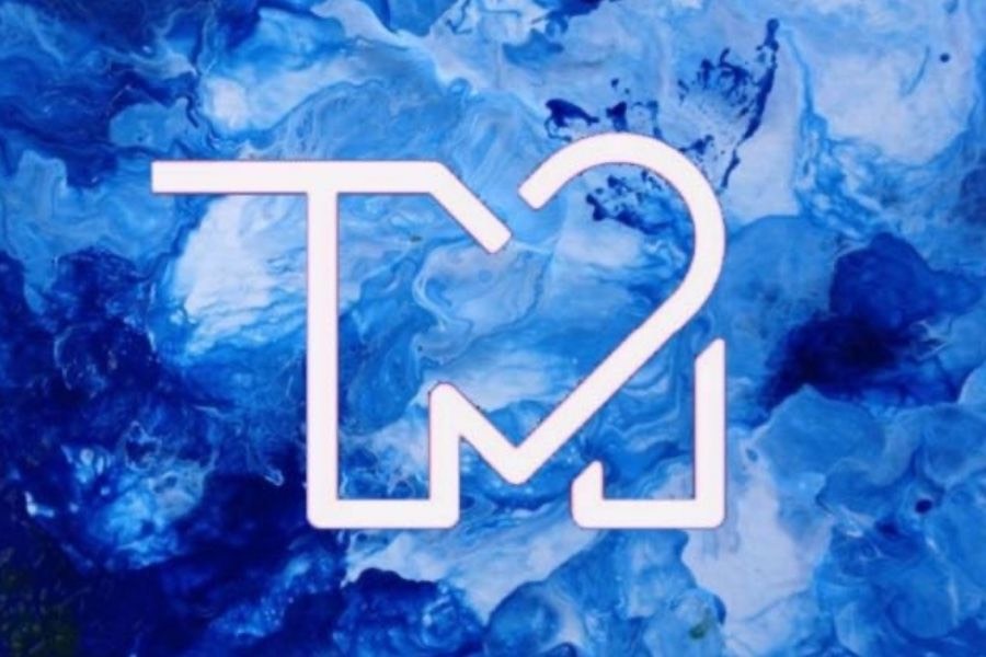 Logo de TecMed, un diseño minimalista compuesto por las iniciales del grupo y un corazón representando la salud.