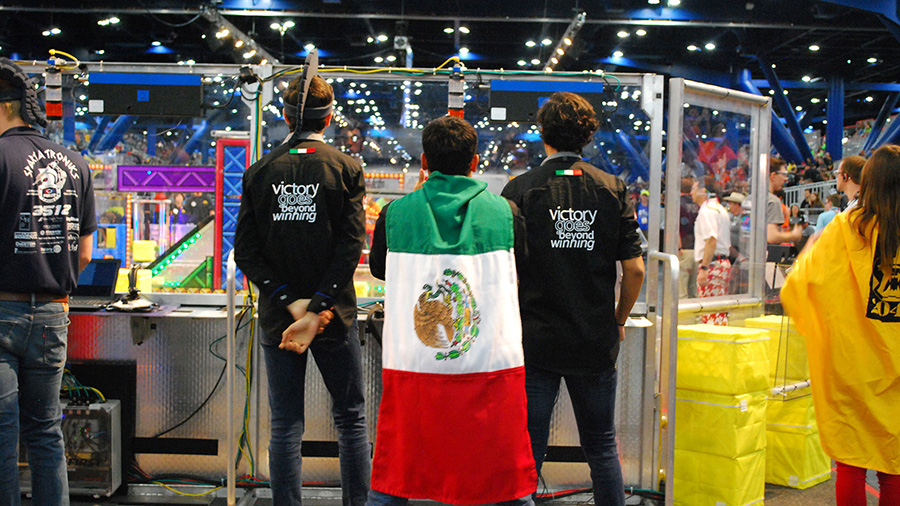 Equipo  mexicano de robótica en mundial FIRST