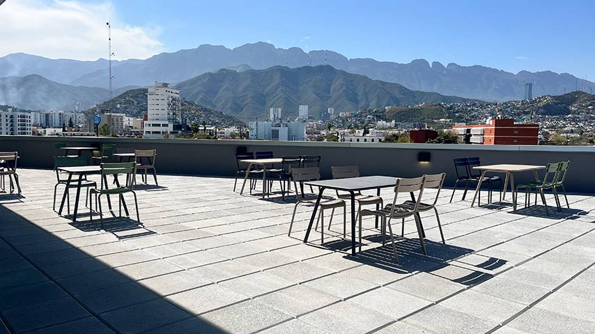 Vista lateral terraza Expedition Venues Monterrey