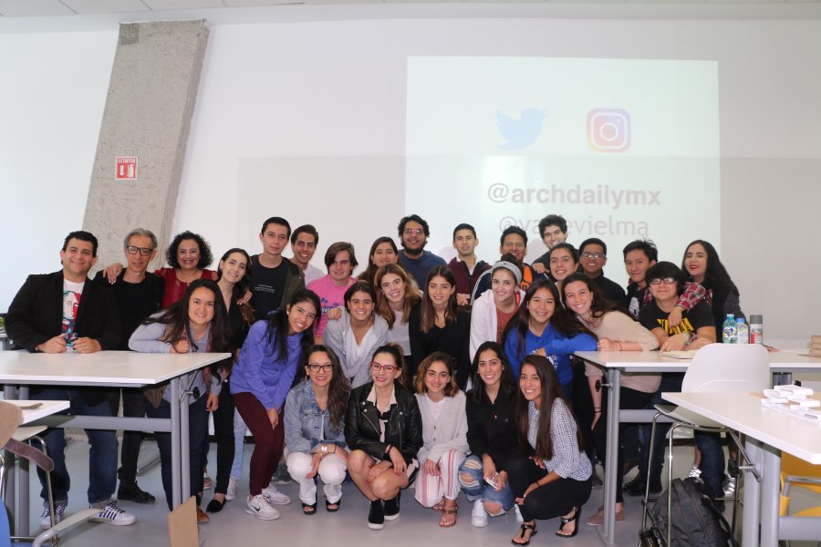 Arquitecta Vielman con los alumnos de EAAD del Tec de Monterrey