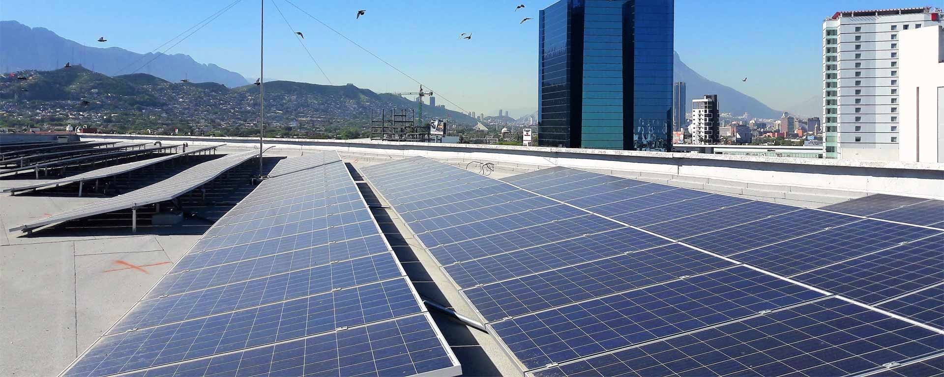 La instalación de celdas fotovoltaicas en el Campus Monterrey es una iniciativa en Sostenibilidad ambiental del Tec de Monterrey