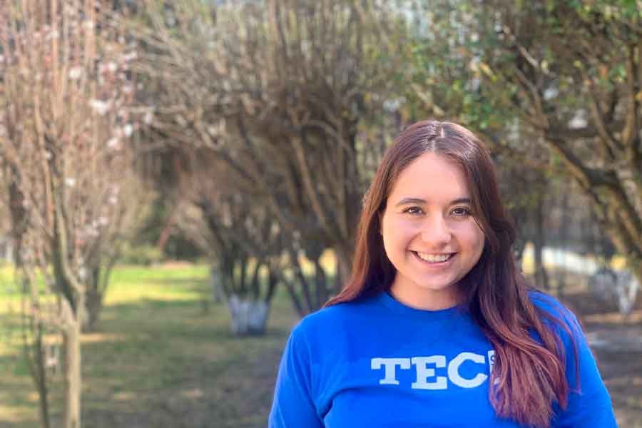 Alexia Salgado, subcoach en equipo de robótica