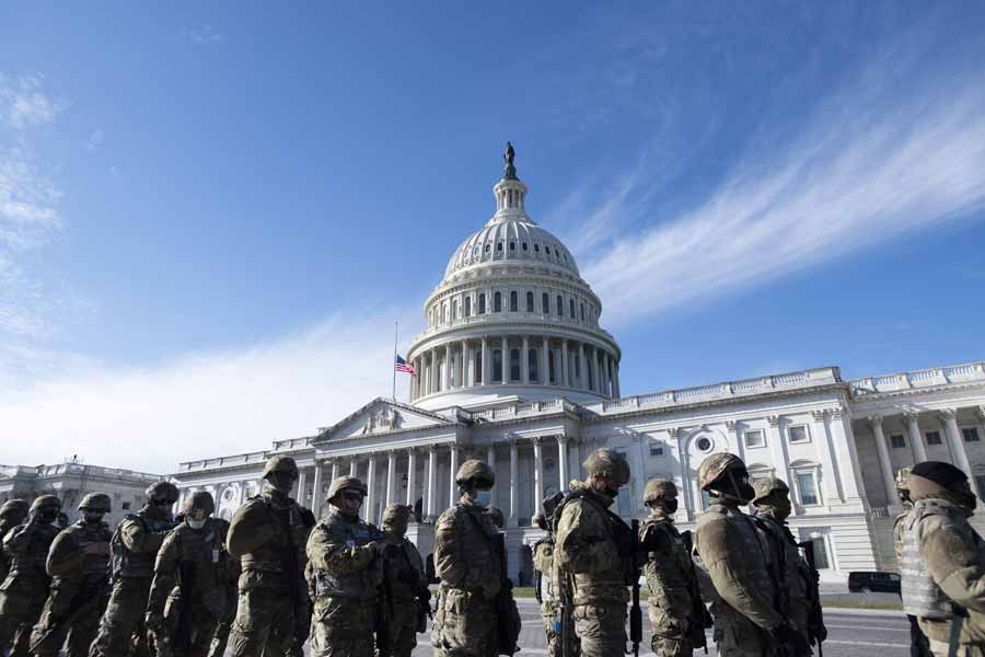 Ejército de Estados Unidos vigila el Capitolio.
