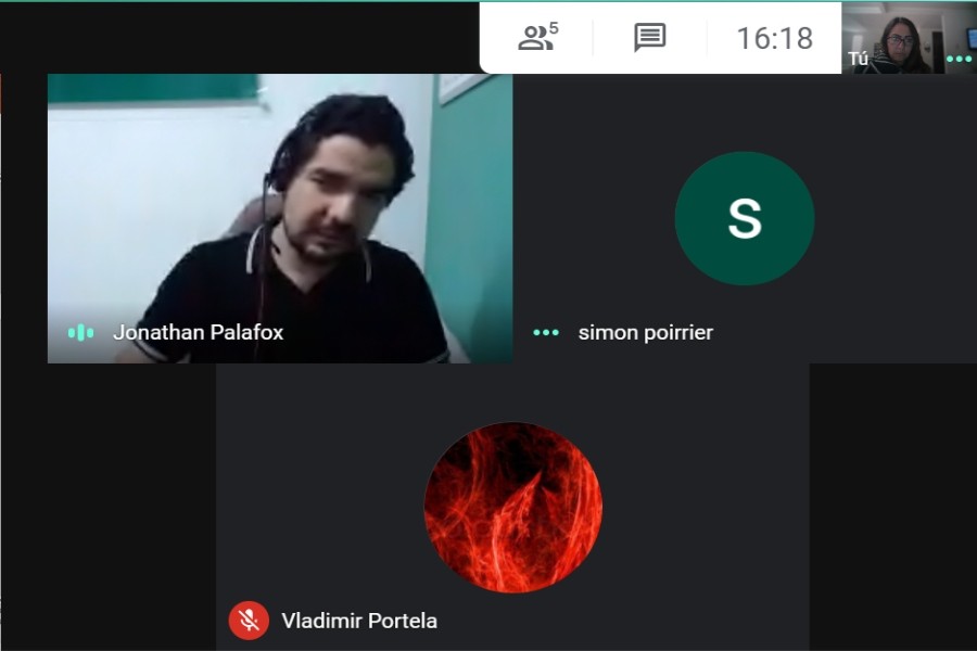 Captura de pantalla de gente trabajando