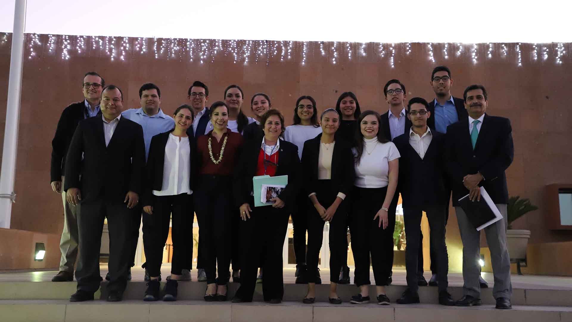 Alumnos del Tec en la planta de John Deere en Torreón, Coahuila