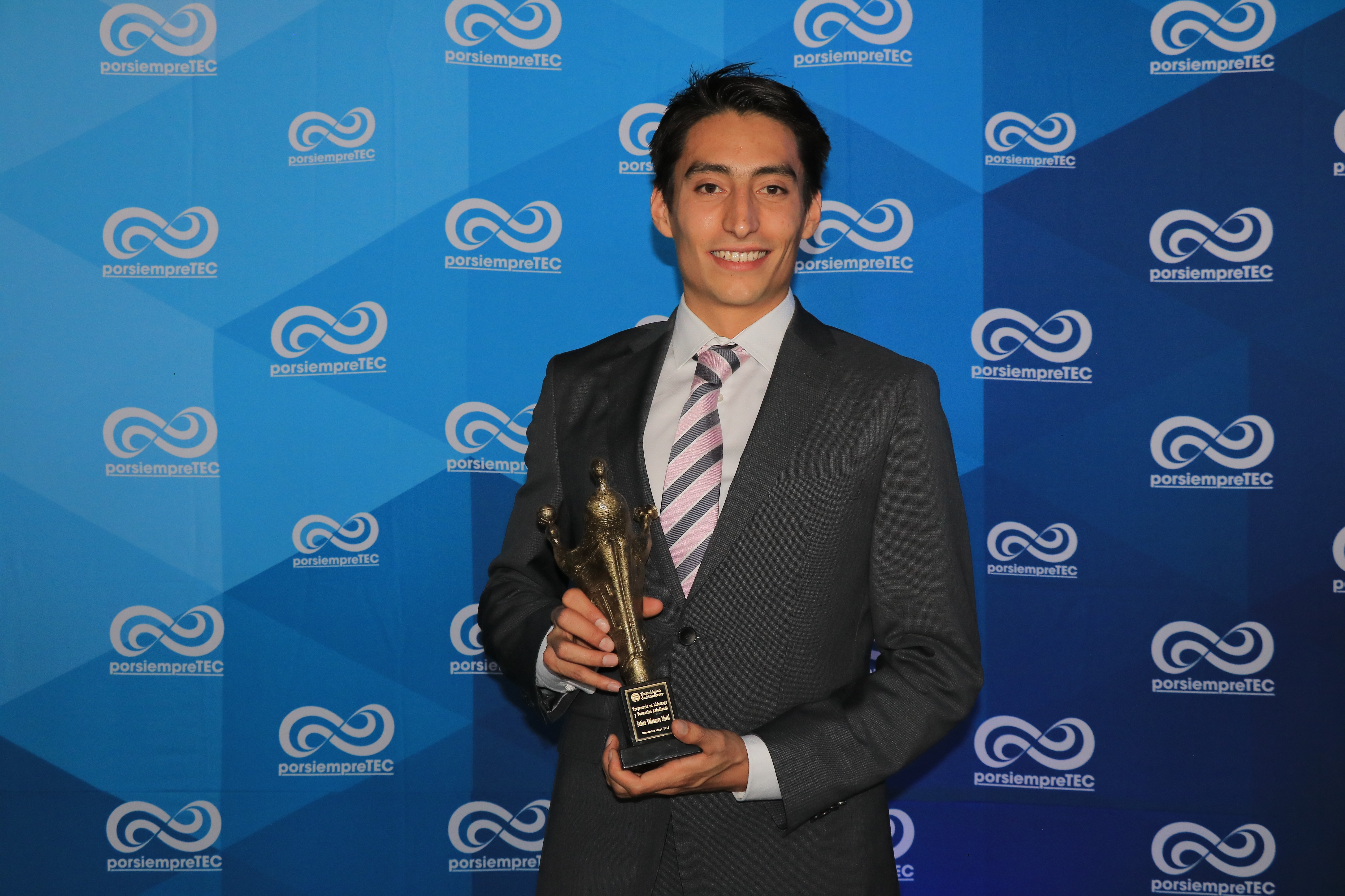 Fabian Villanueva, Premio Trayectoria en Liderazgo y Formación Estudiantil.