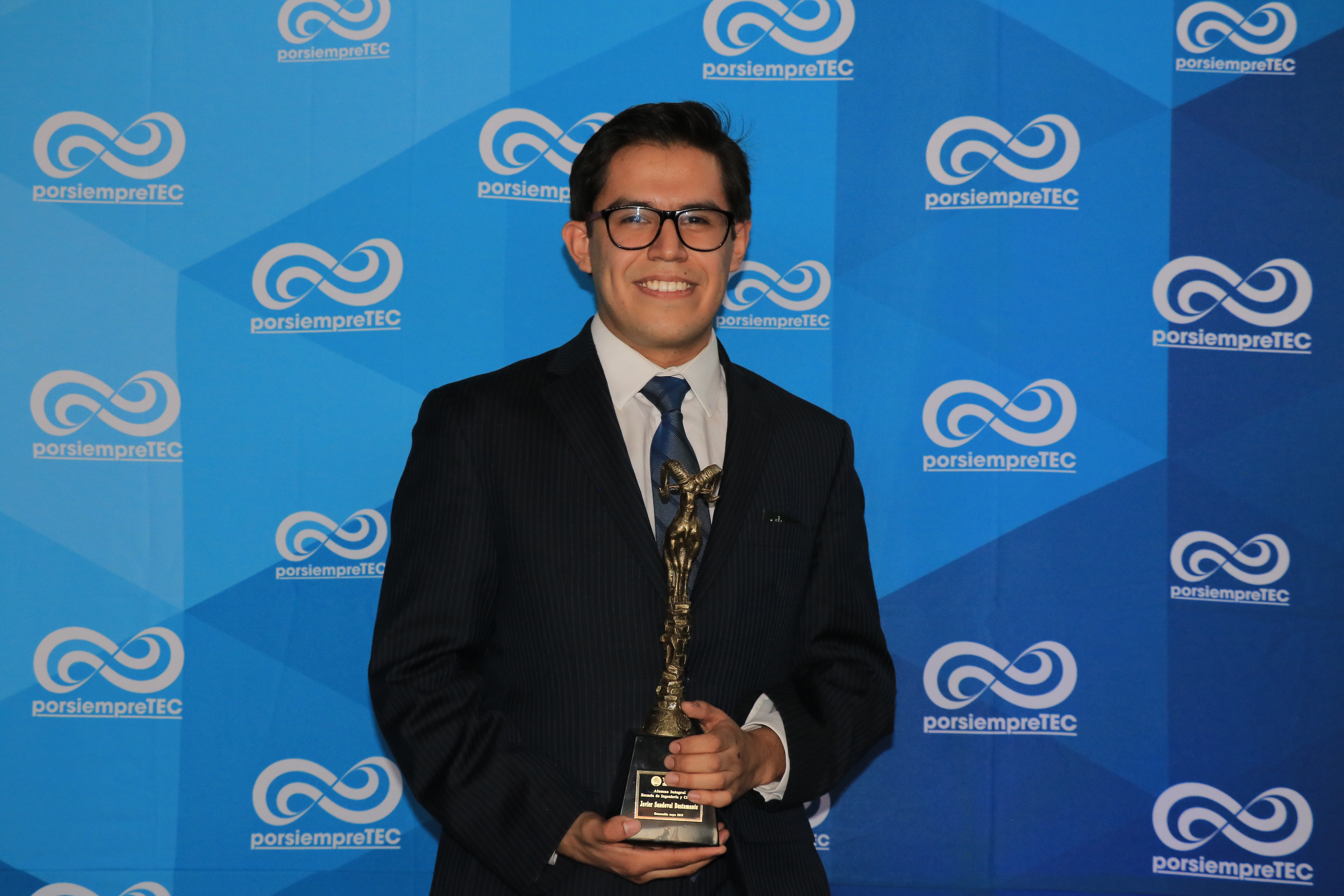 Javier Sandoval, Premio Alumno Integral.