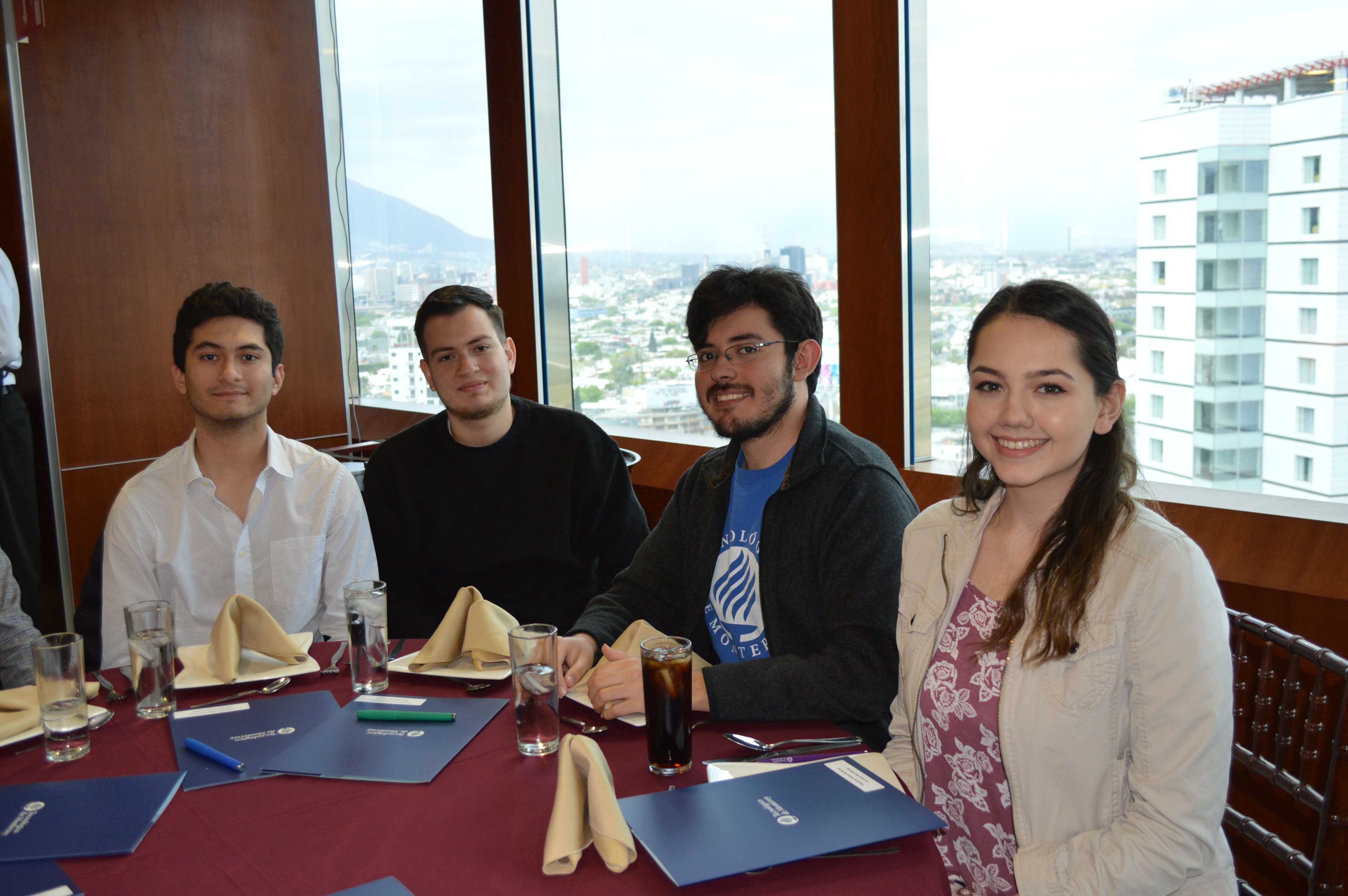 Estudiantes de la Escuela de Ingeniería y Ciencias durante su ceremonia de premiación en Campus Monterrey.