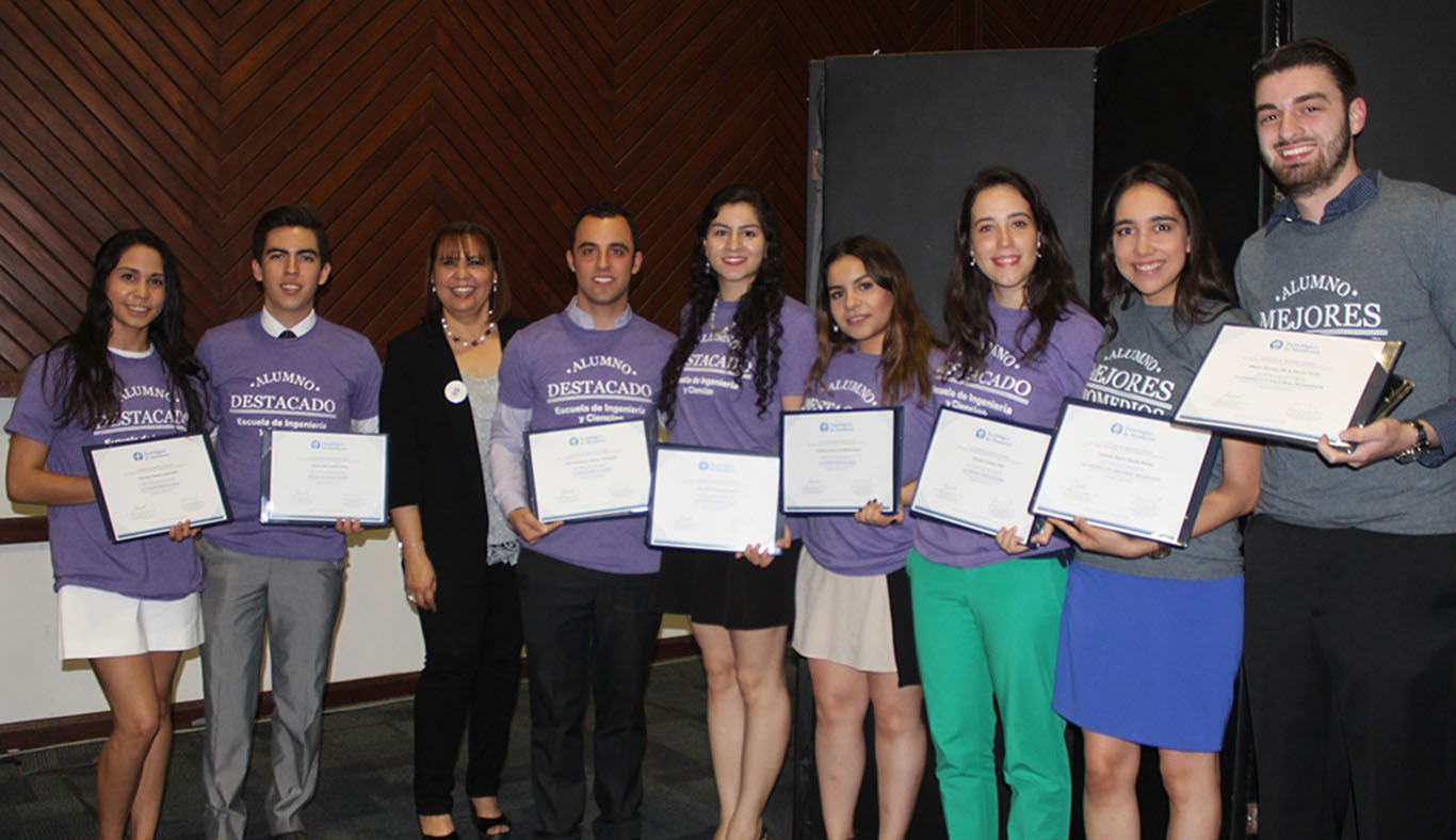 Alumnos que fueron distinguidos de Ingeniero Industrial y de Sistemas Alumnos que fueron distinguidos de Ingeniero Industrial y de Sistemas