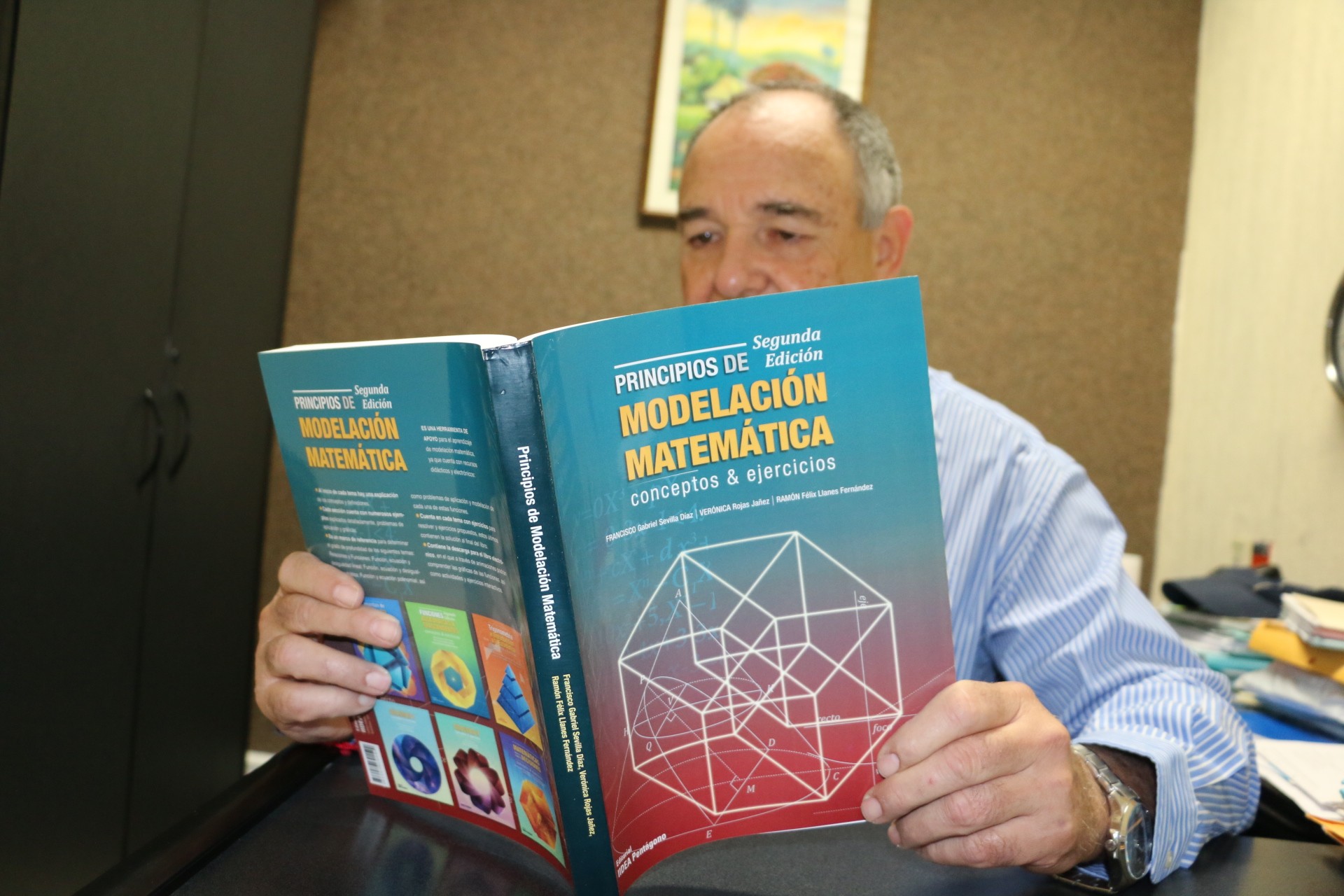 El profesor Ramón Llanes es autor del libro “Principios de Modelación Matemática”