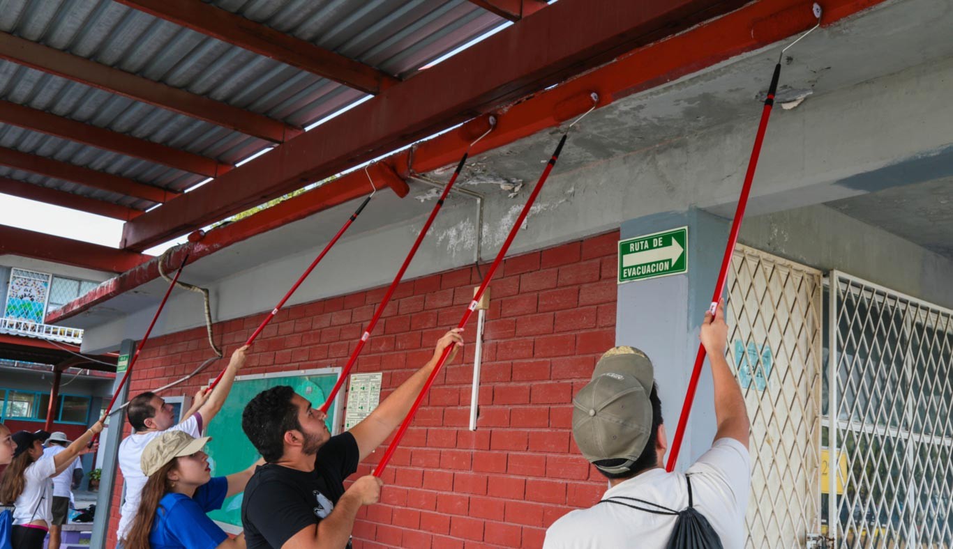 EXATEC de la mano de Distrito Tec se unió por la rehabilitación de espacios en la escuela primaria María Viuda de Berardi, en Monterrey.