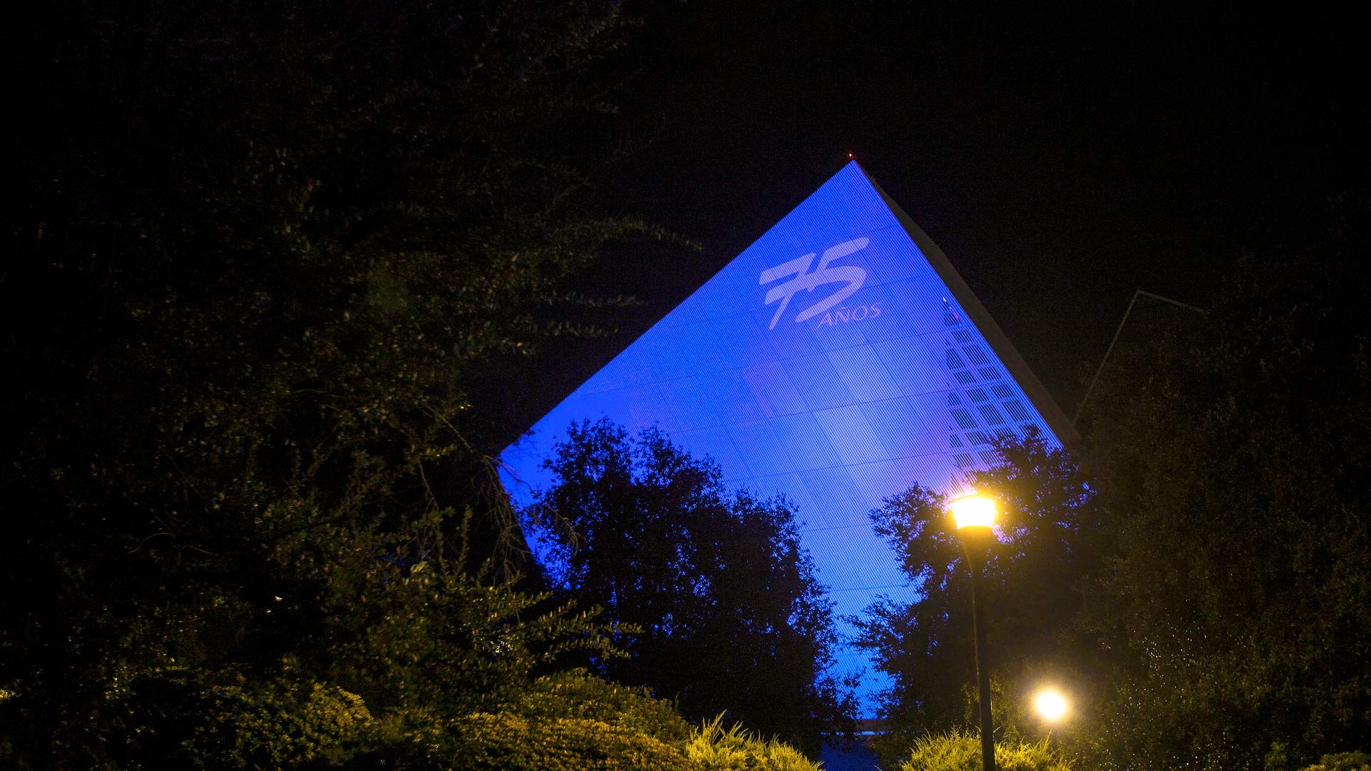 El 6 de septiembre de 1943 el Tec de Monterrey inició sus actividades. El 6 de septiembre de 1943 el Tec de Monterrey inició sus actividades.