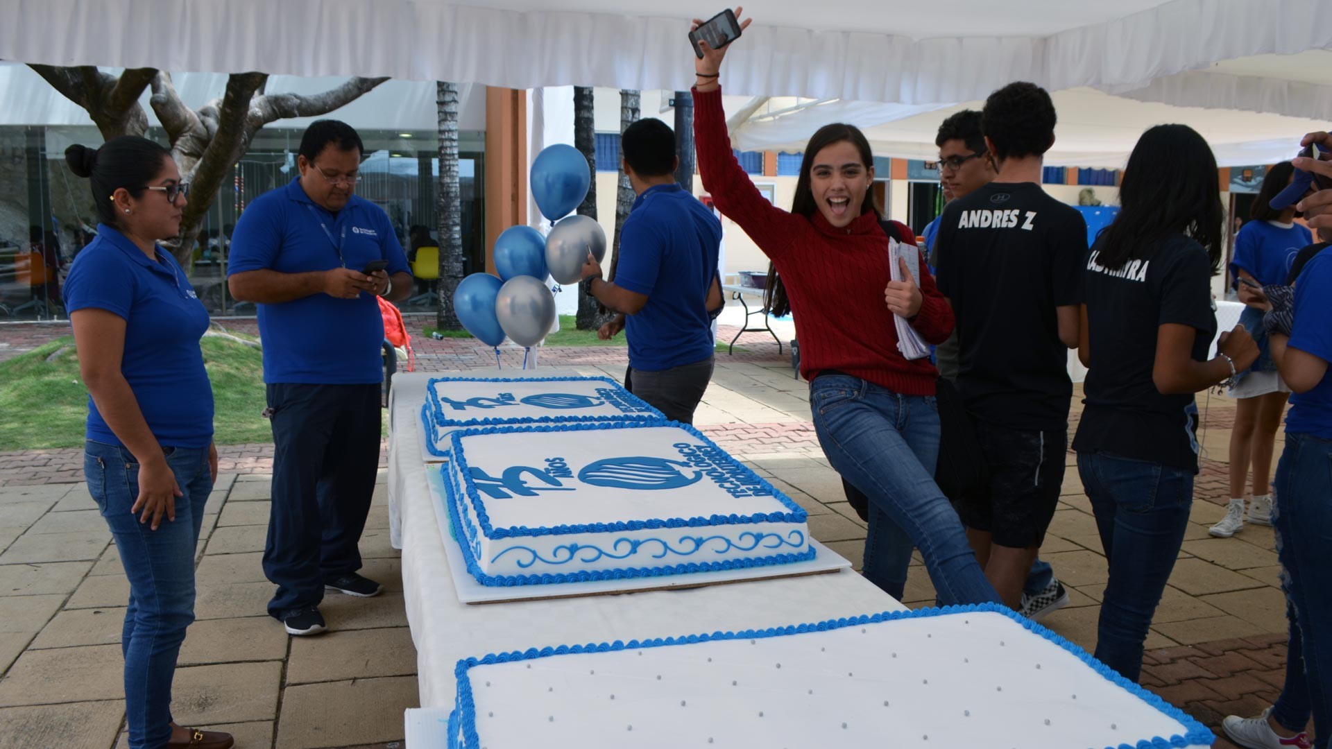 En Chiapas, el pastel para el festejo no pudo faltar. En Chiapas, el pastel para el festejo no pudo faltar.