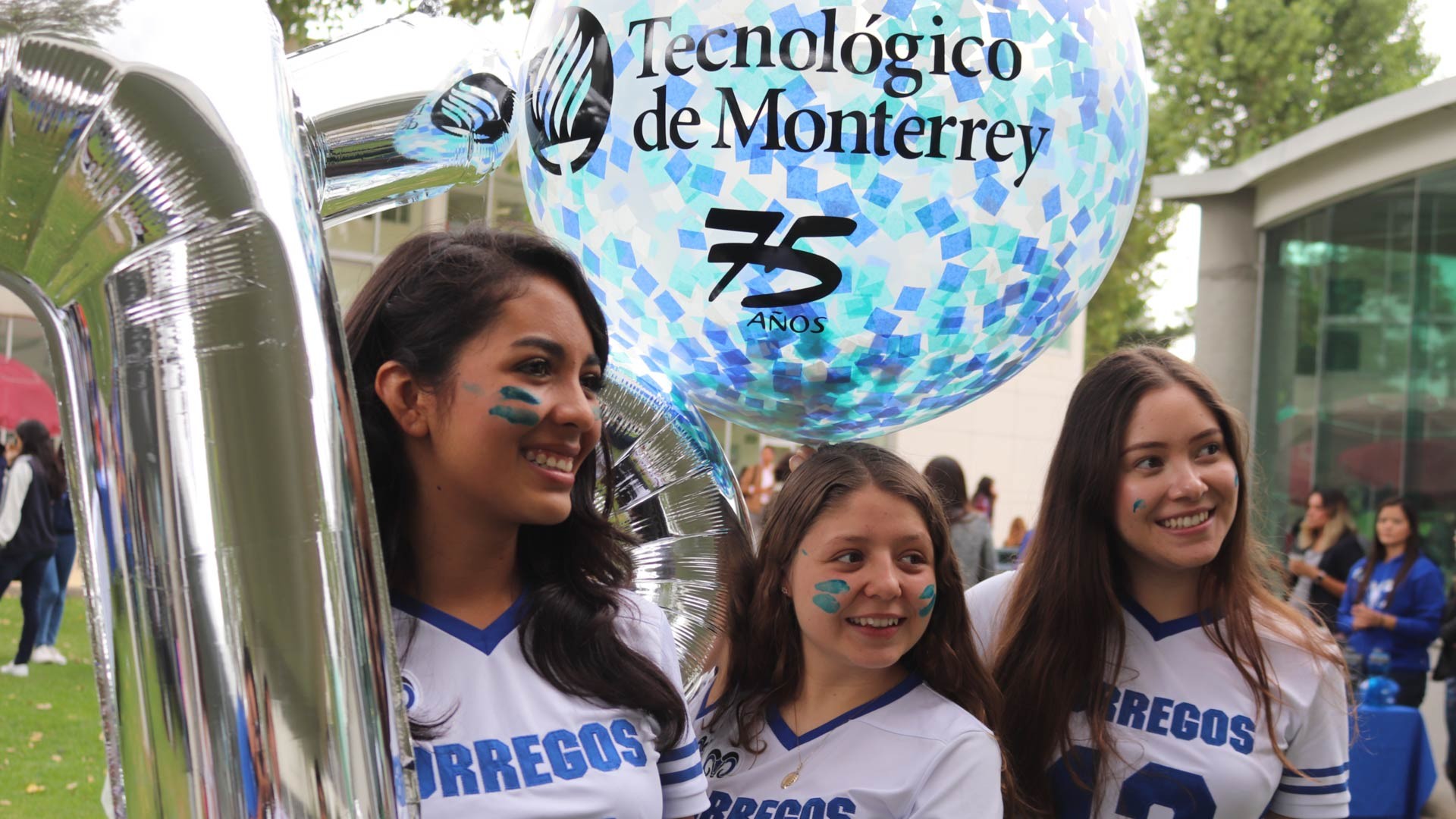 En campus Hidalgo, el orgullo Tec se hizo presente. En campus Hidalgo, el orgullo Tec se hizo presente.