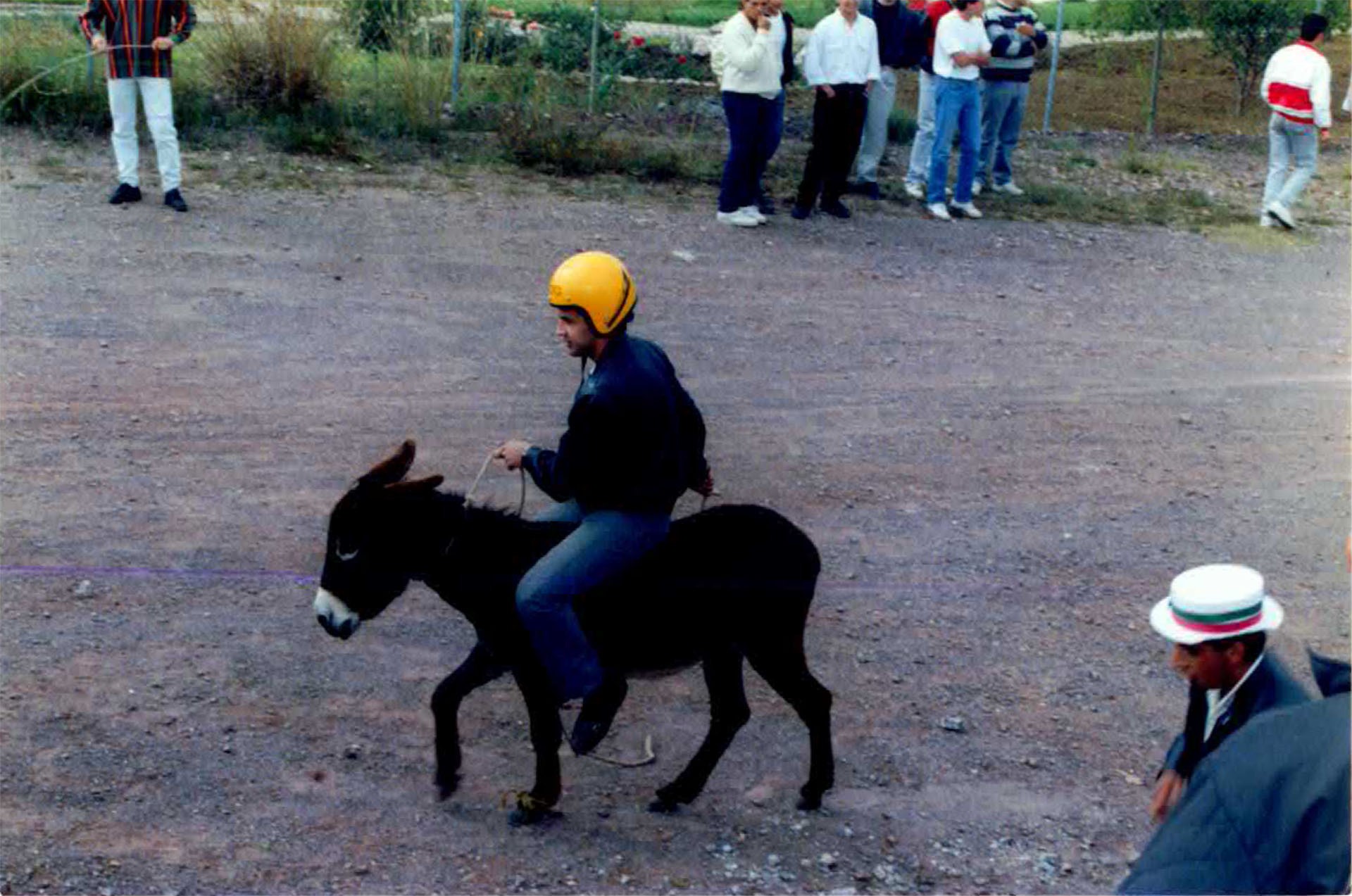 Anteriormente se realizaban diversas actividades como la carrera de burros. Carrera de burros.