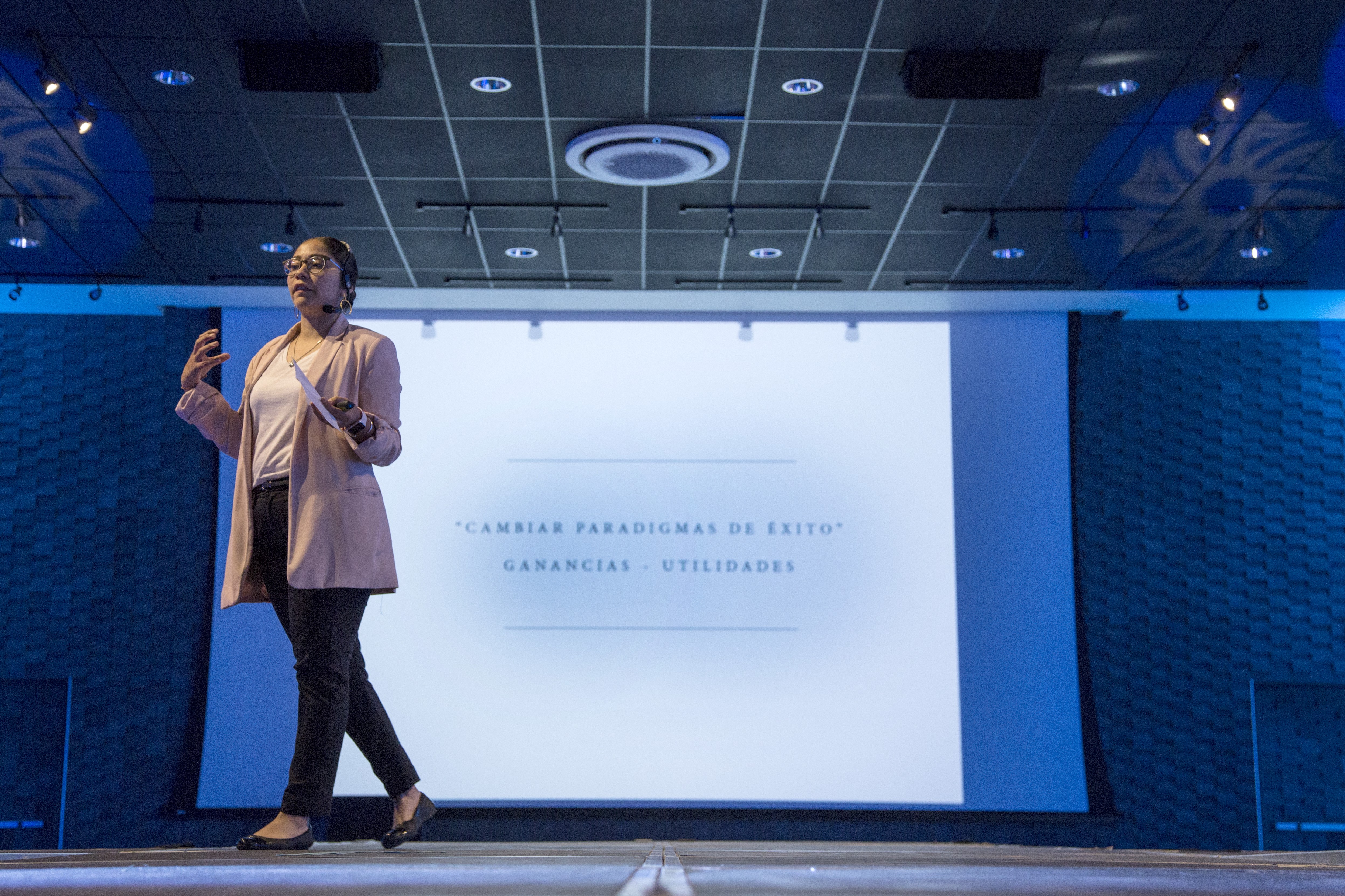 Coach expone en Reto Emprendedor Día 3 Semana i