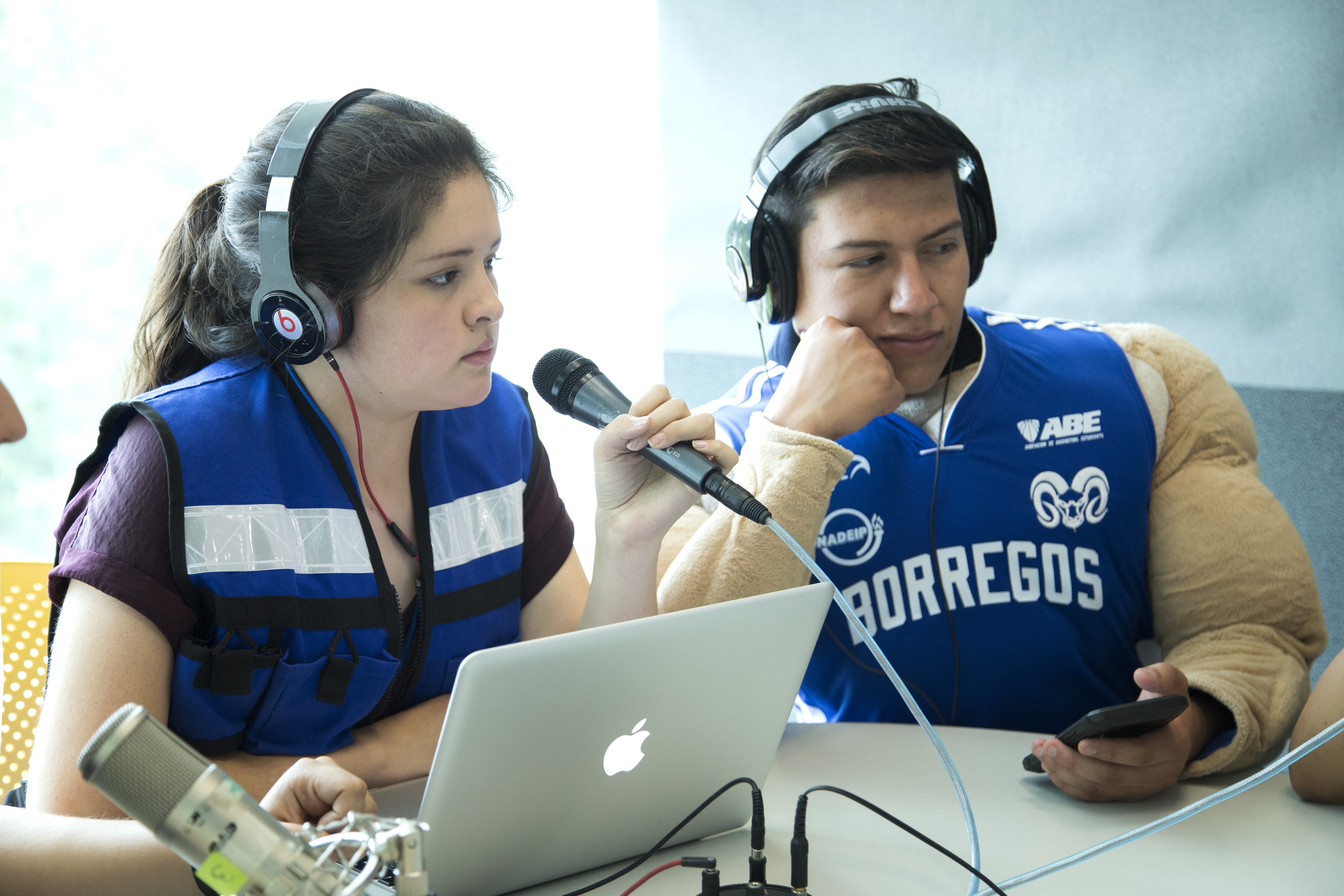 Sala de Prensa presente en AEROS radios Día 3 Semana i