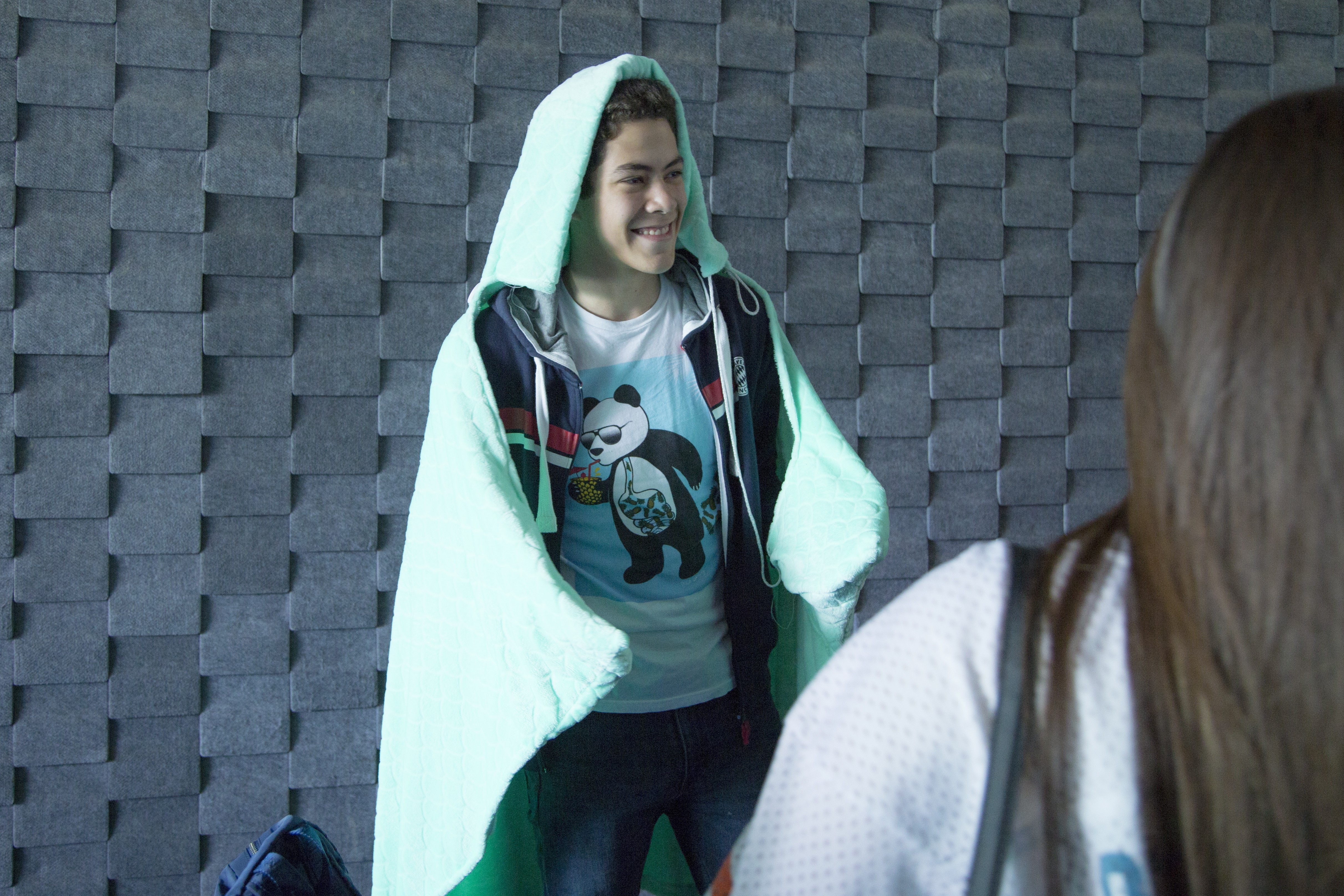 Alumno exponiendo Reto Emprendedor Día 3 Semana i