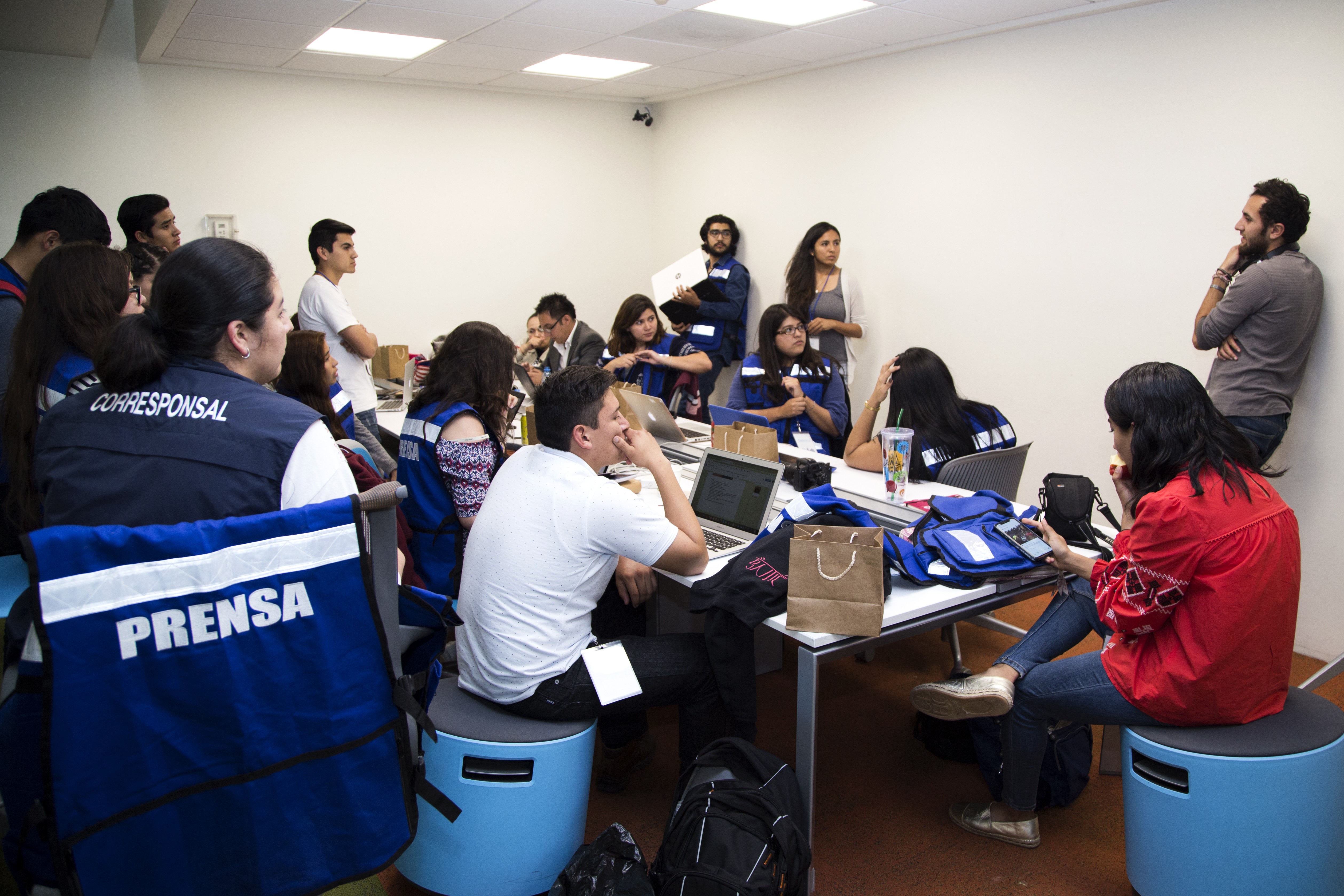 Sala de Prensa i en AEROS radio Día 1 Semana i