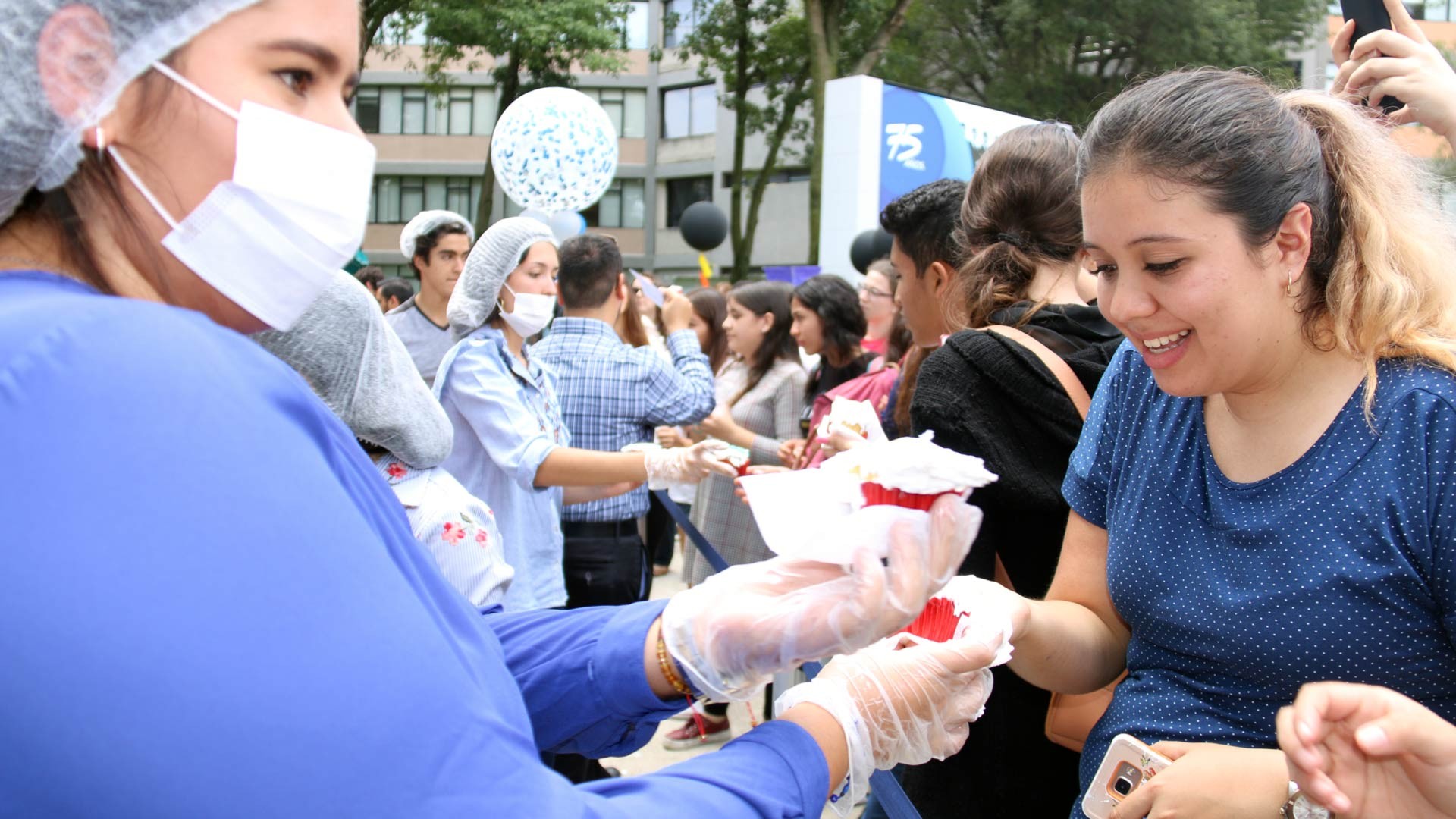 Los alumnos festejaron junto con el Tec la fecha del 75 aniversario. Los alumnos festejaron junto con el Tec la fecha del 75 aniversario.