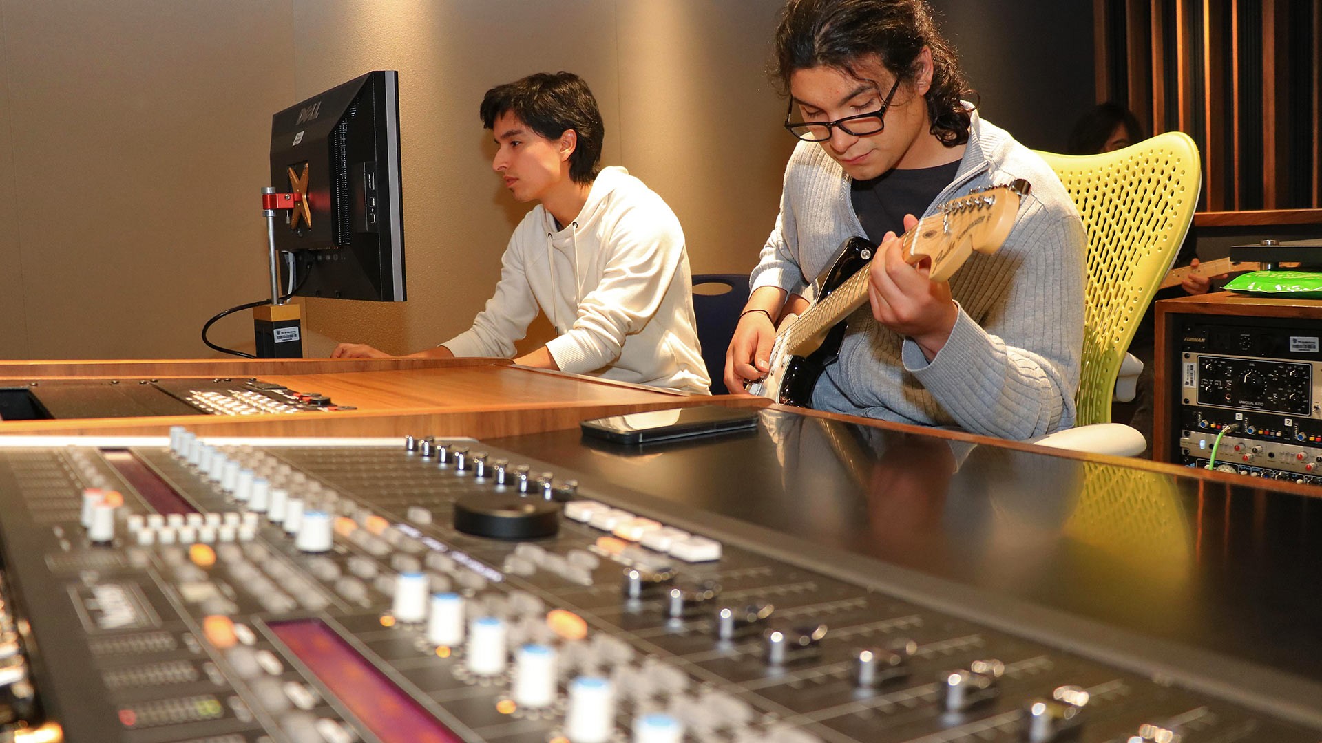 Reto de producción musical en Estado de México. Reto de producción musical en Estado de México.