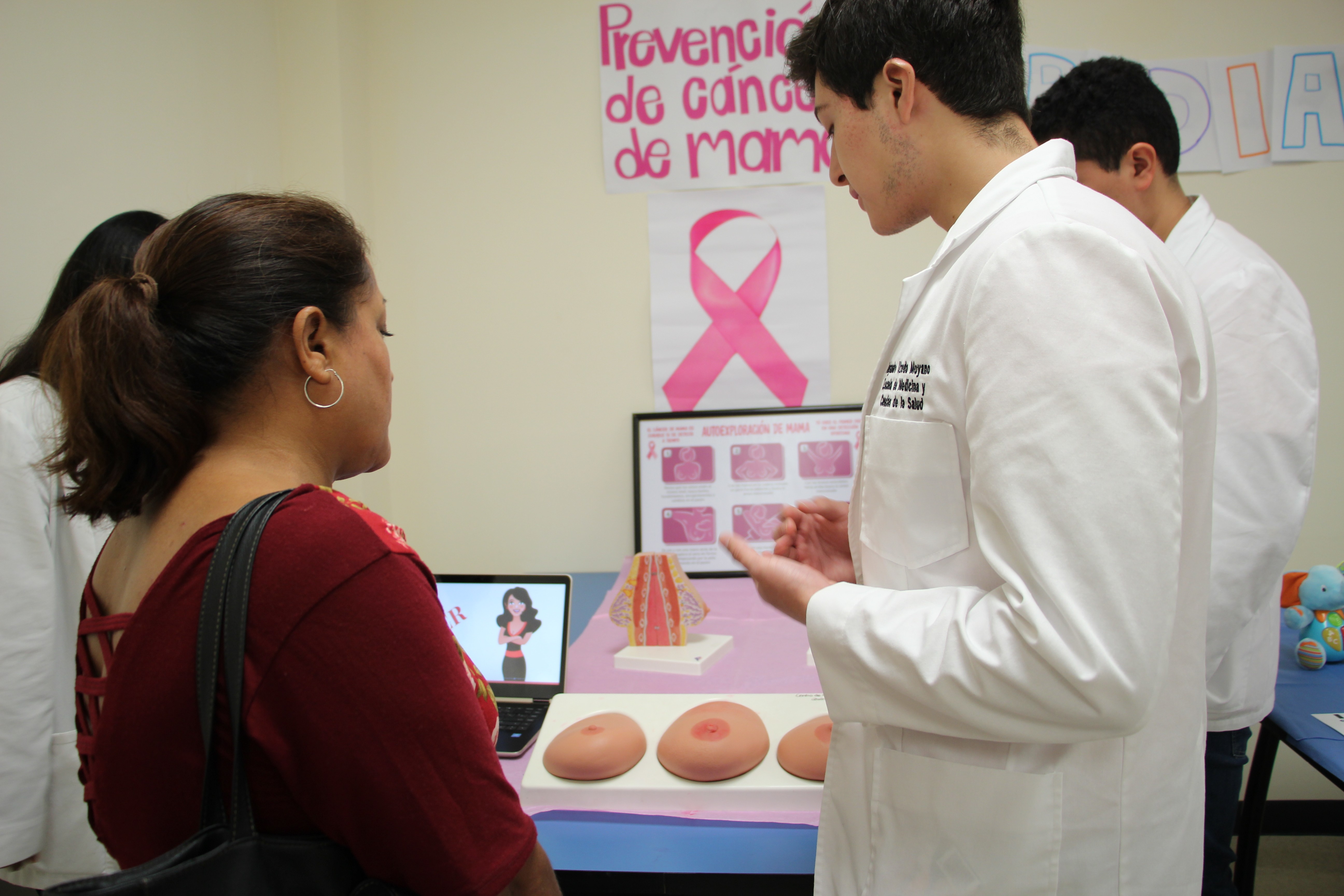 Feria salud semana i stand cáncer de mama