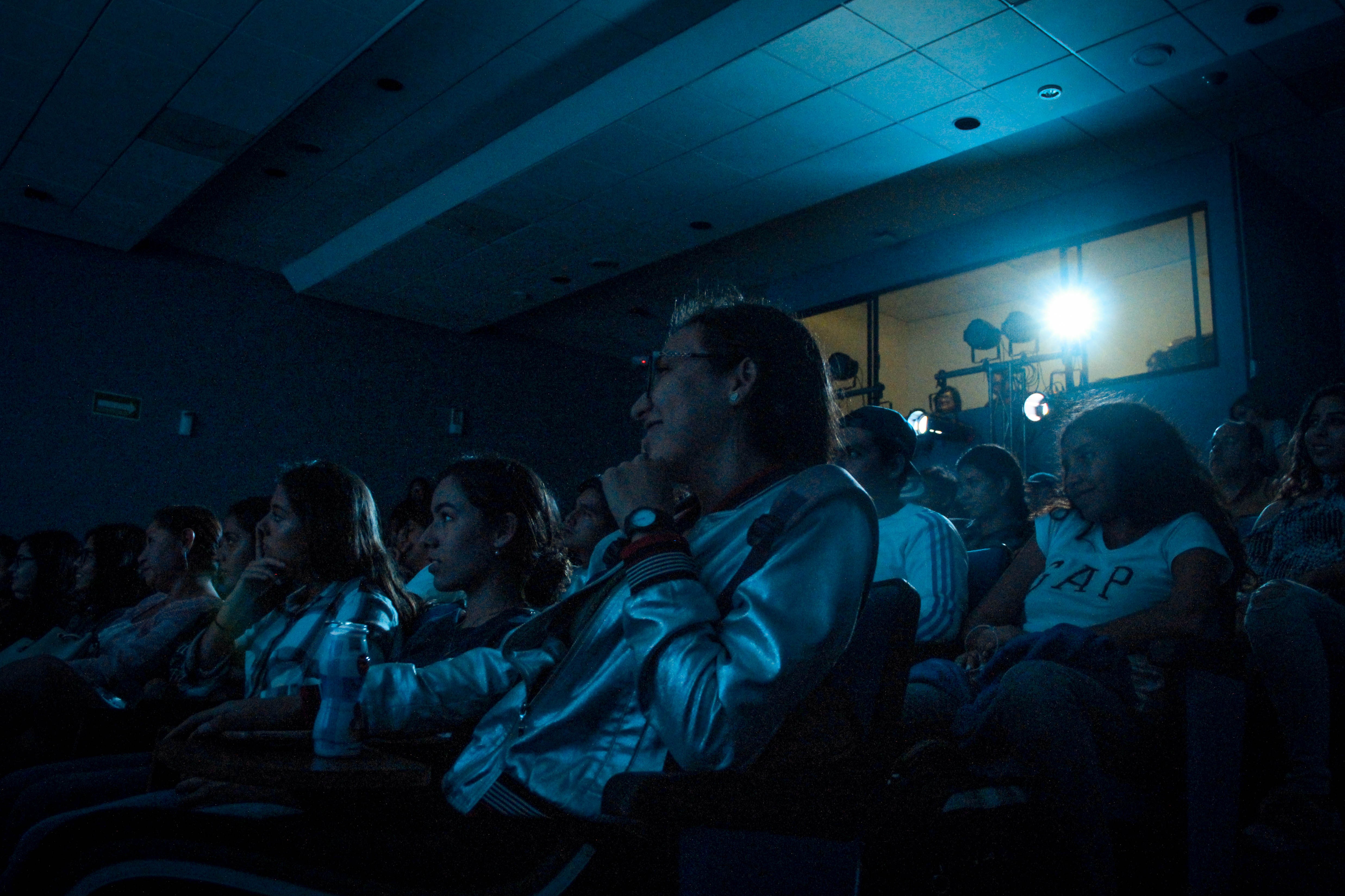 El publico disfruto de la presentación de los monólogos. Publico en el festival de monólogos