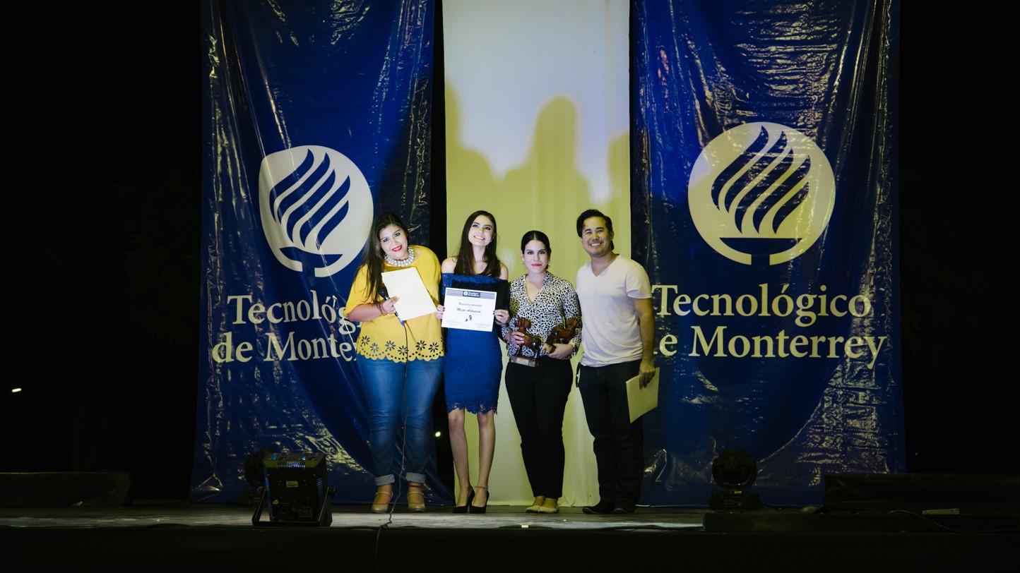 Mejor actriz del festival de monólogos con "La mujer y la moda" Festival de la canción y monólogos
