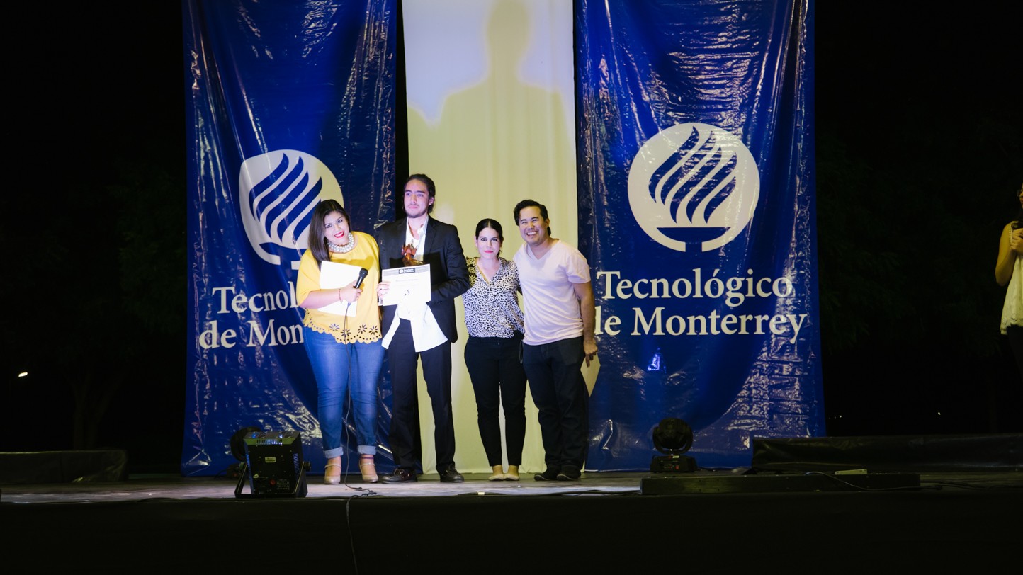 Ganador de 1er lugar del festival de monólogos con "Donde quedó tu amor" Festival de la canción y monólogos