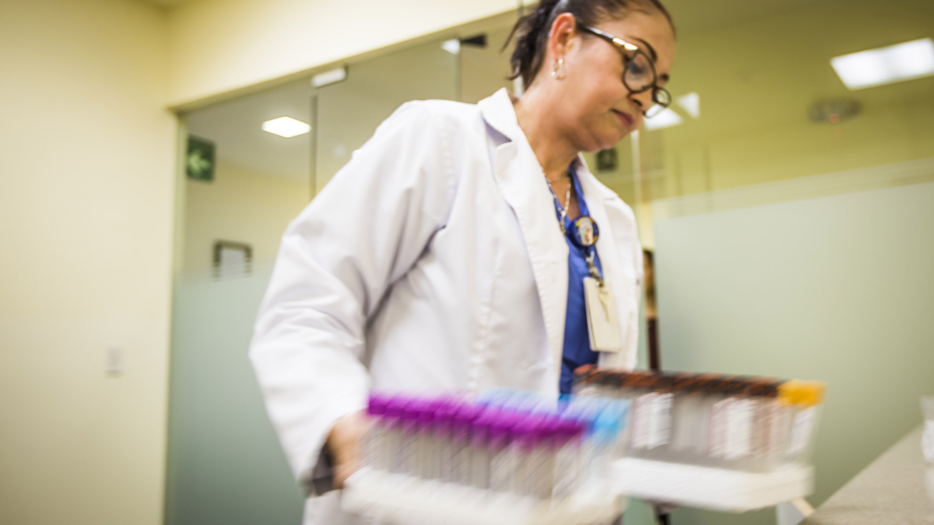 También cuenta con unidades de terapia intensiva para adultos, niños y recién nacidos. El Hospital Zambrano Hellion.