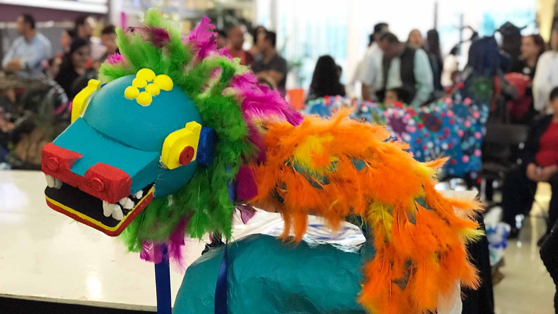 Alebrije inspirado en la cultura prehispánica. Alebrijes creados con la técnica tradicional.