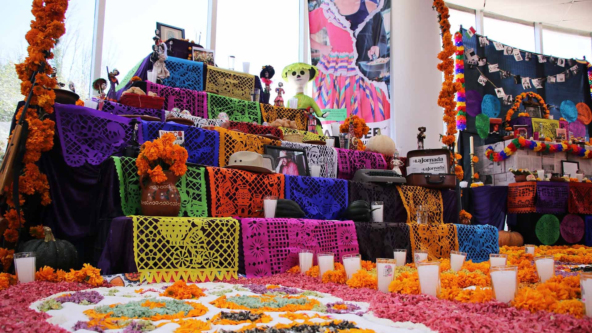 Altares creados por alumnos de primer semestre. Altares creados por alumnos de primer semestre.