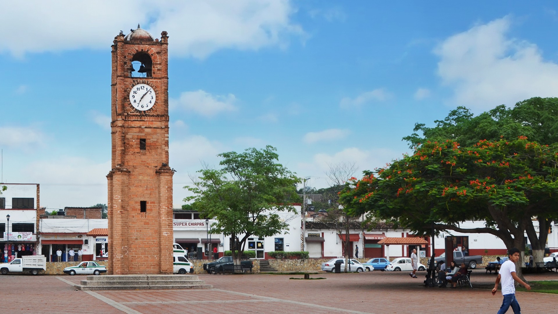 Torre del Reloj en la plaza principal