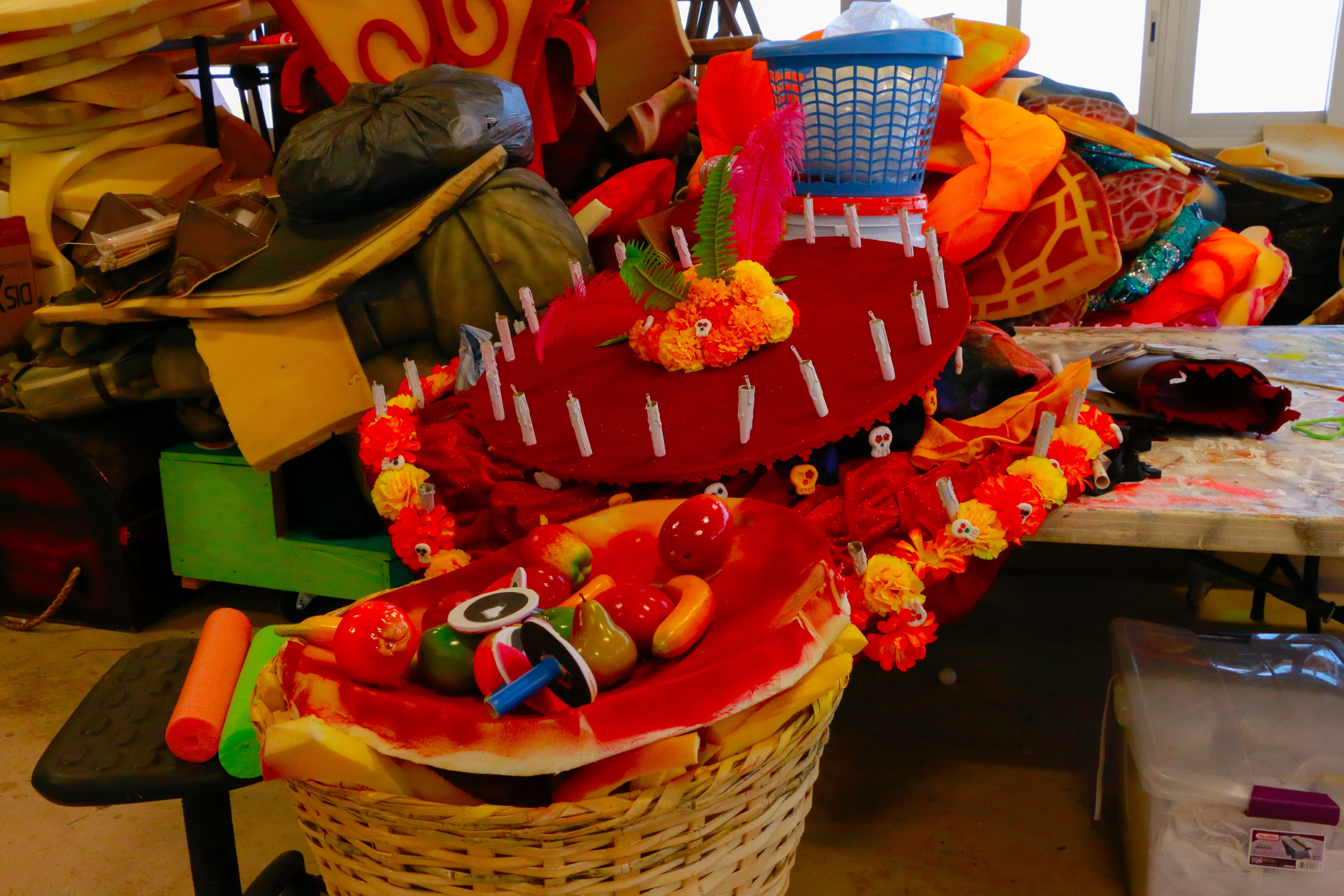 Parte del material utilizado para "El Libro de la Vida" Sombreros Staff