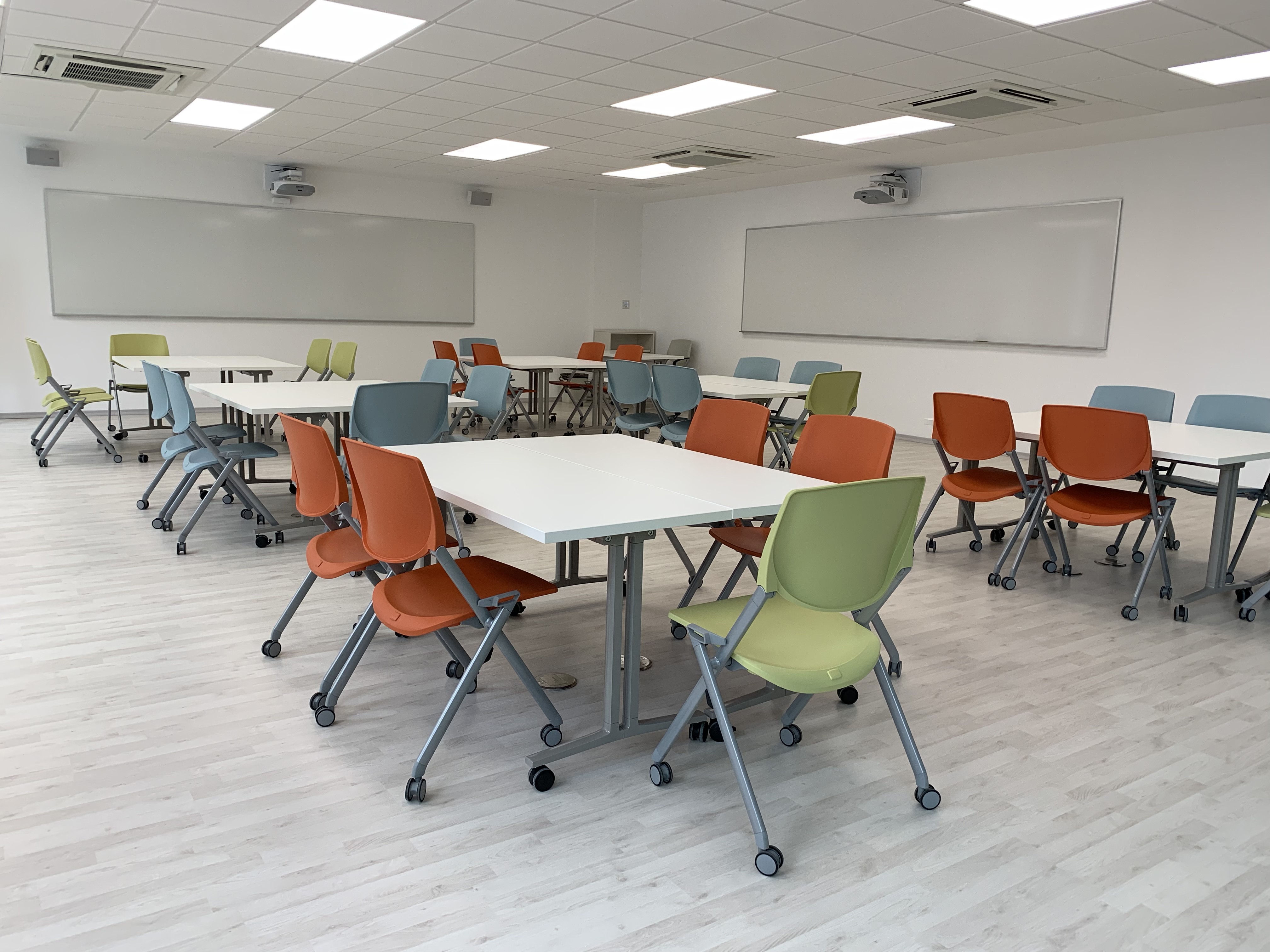El Aula Bloque es otro de los espacios nuevos para alumnos de profesional. Biblioteca, Profesional, Salones nuevos, PrepaTec, Campus Irapuato