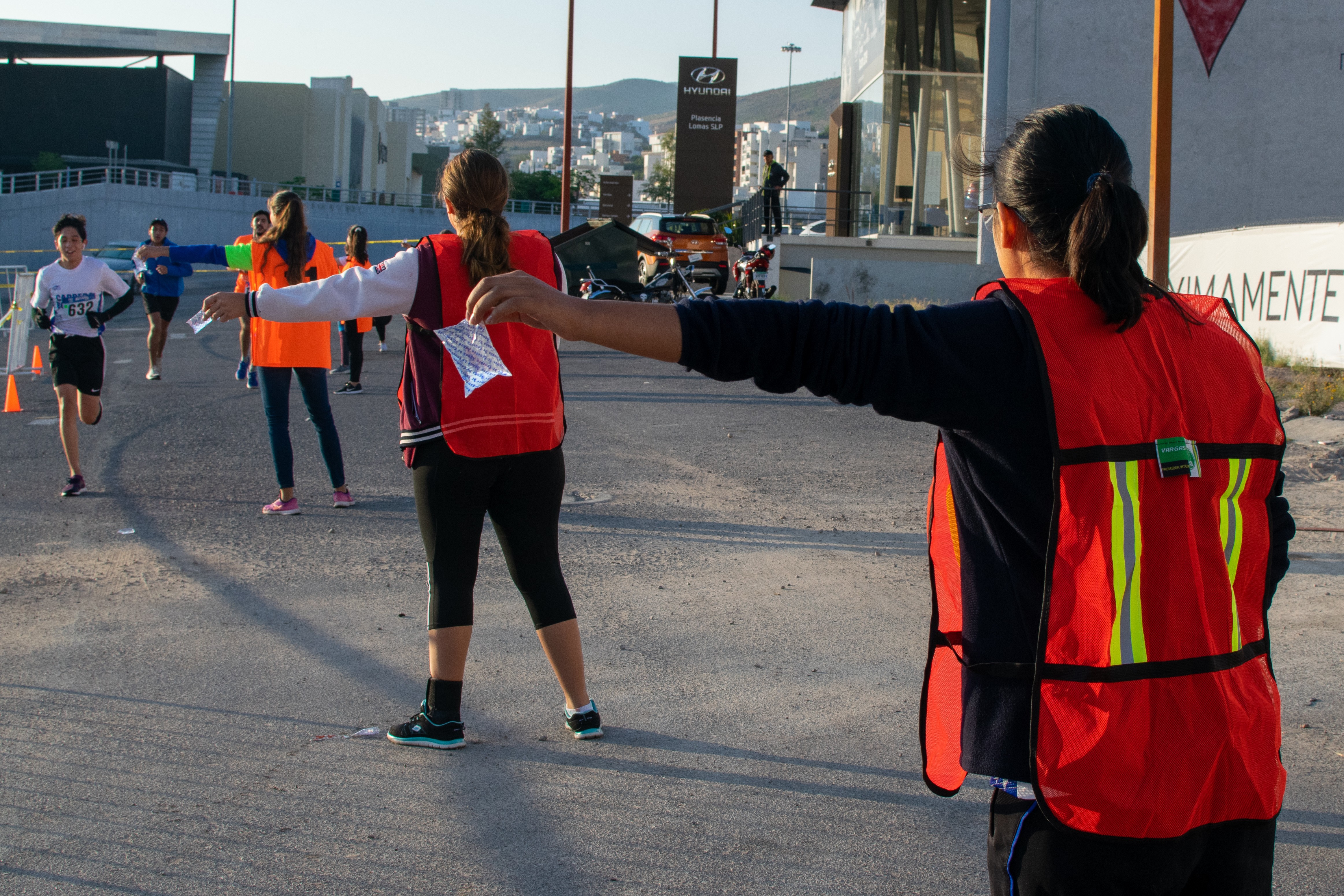 Voluntarios se sumaron a la carrera. Voluntarios se sumaron a la carrera.