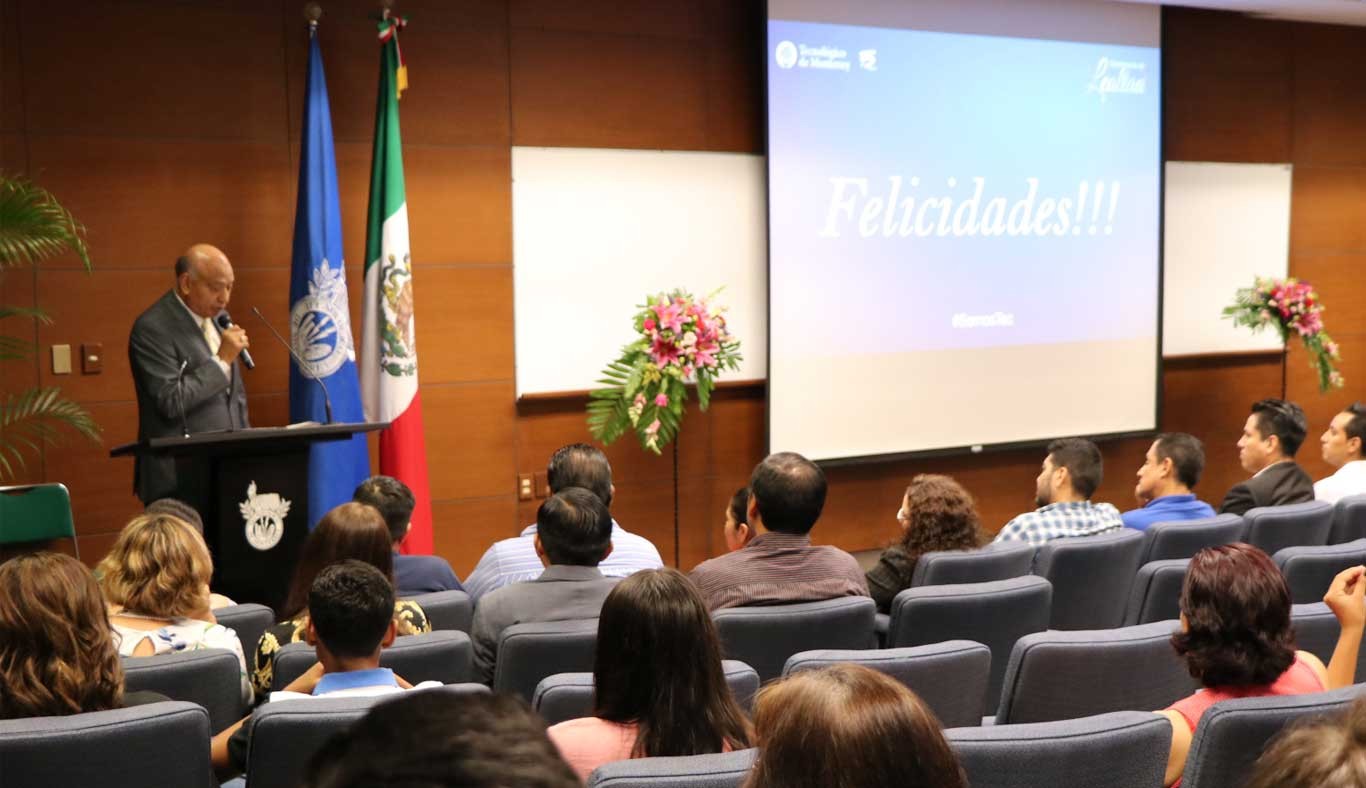 Emotivo mensaje por parte del Dr. Cervantes. emotivo-mensaje-dr-cervantes-ceremonia-lealtad