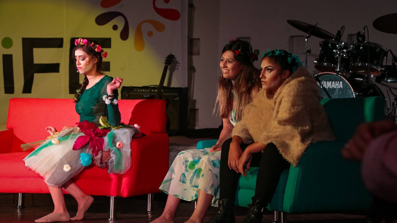 "El planeta va al psicólogo" dio una enseñanza del cuidado del planeta Canto, danza, música en el festival de arte del tec de monterrey en Zacatecas
